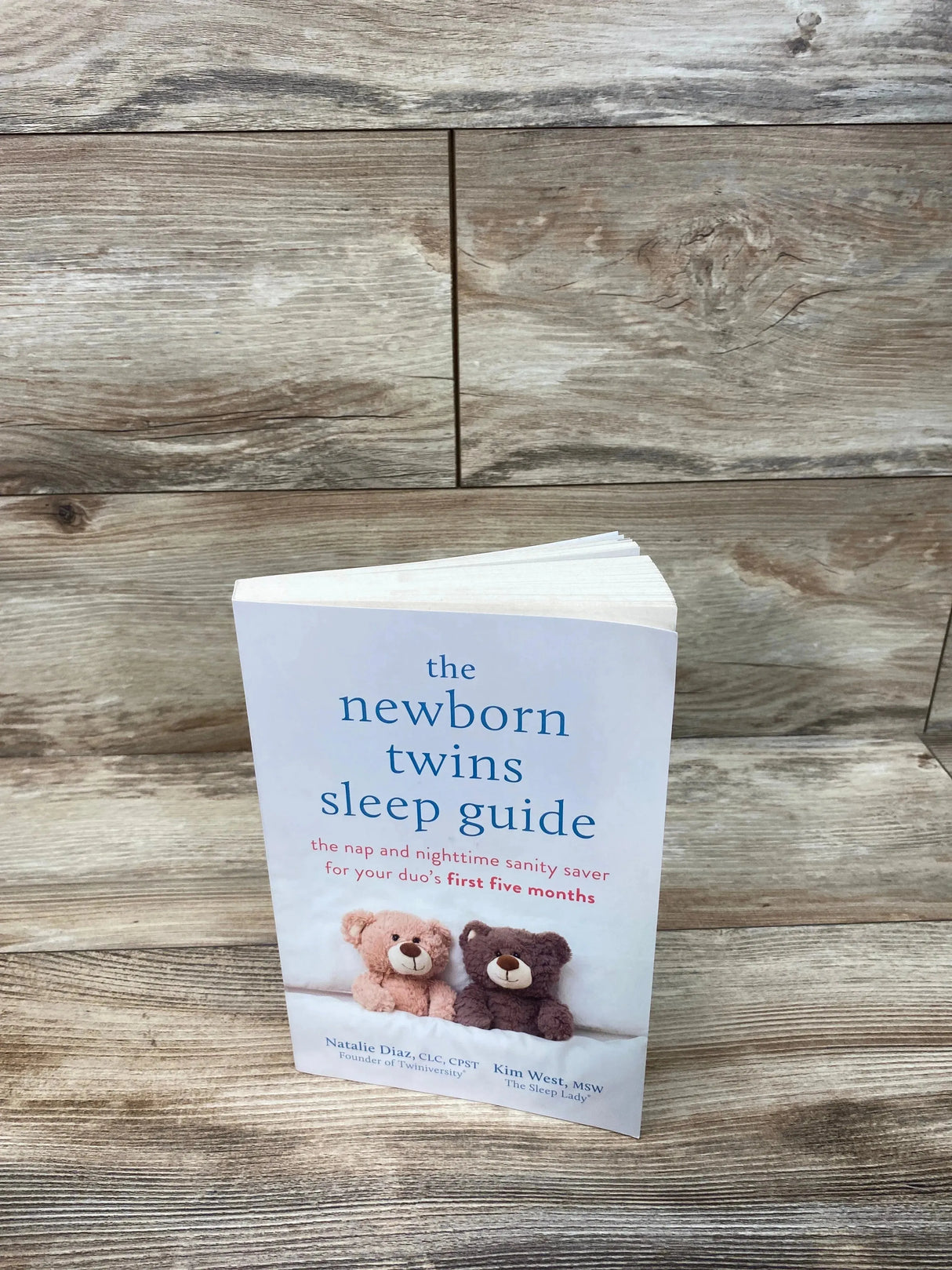 The Newborn Twins Sleep Guide. Paperback Book Natalie Diaz, Kim West