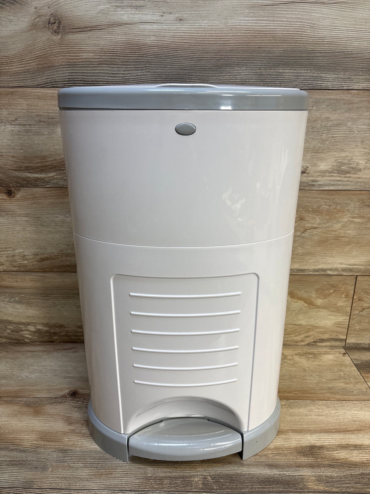 Dekor Plus Hands-Free Diaper Pail with Four Refill Packs