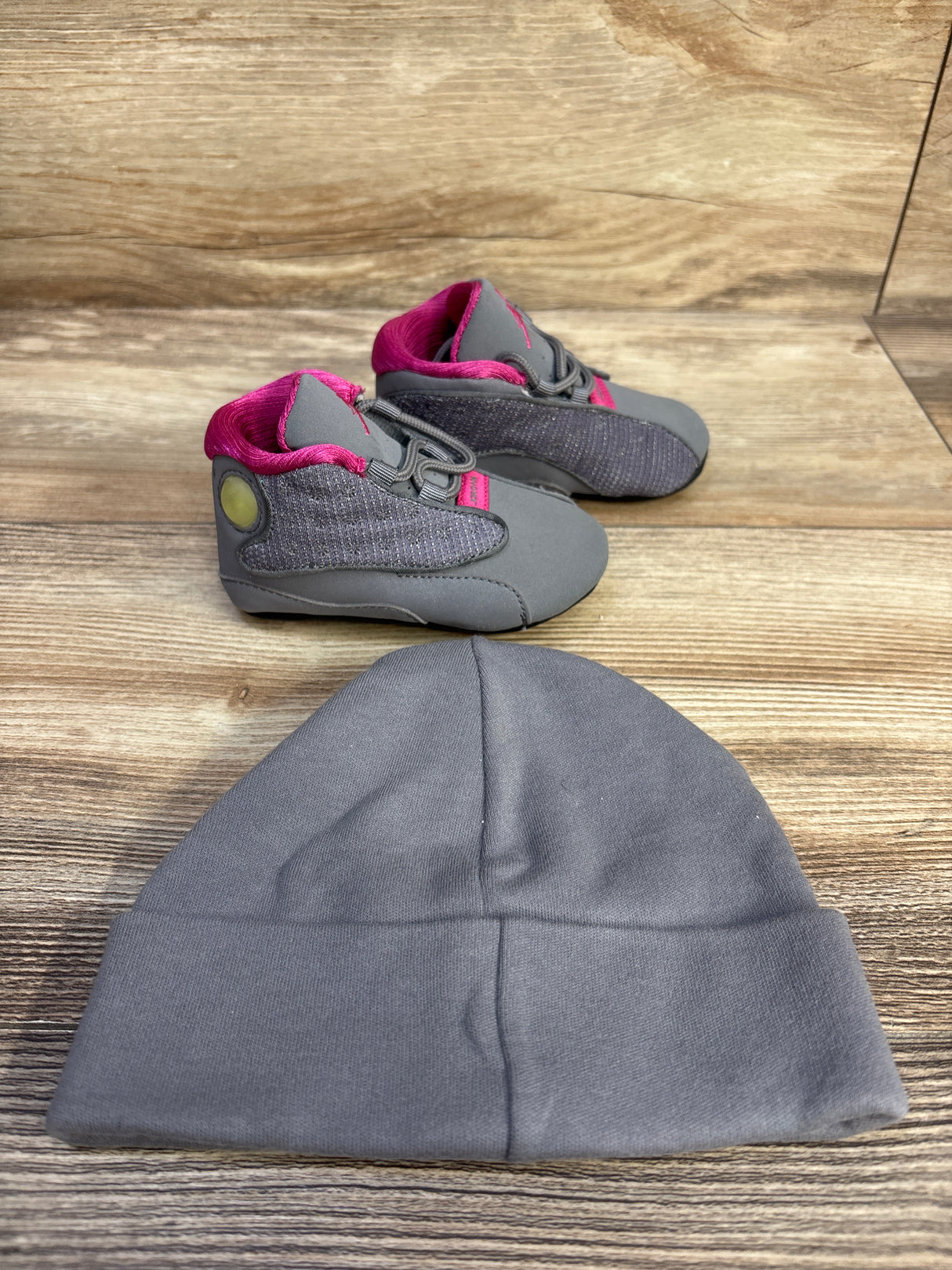 Air Jordan 13 Retro CB 'Hyper Pink' Sneakers & Hat Gift Pack Grey sz 3c