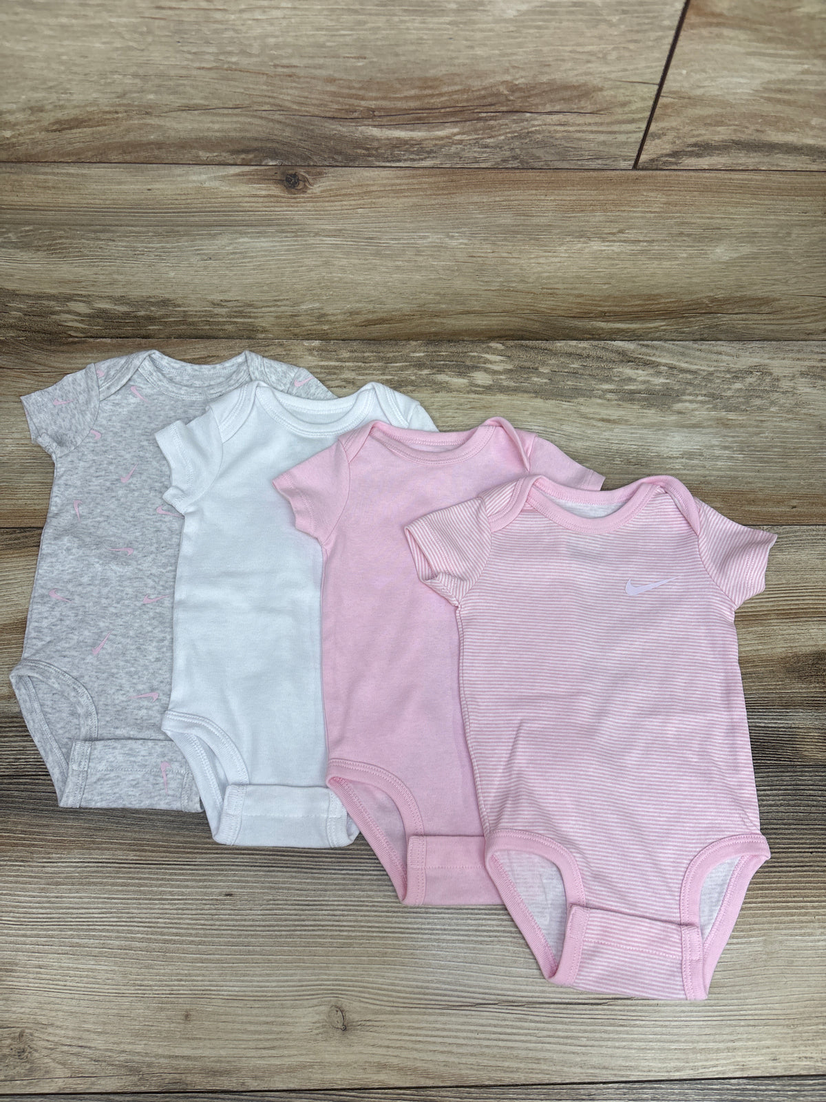 Nike 4pk Bodysuits Pink sz 6m