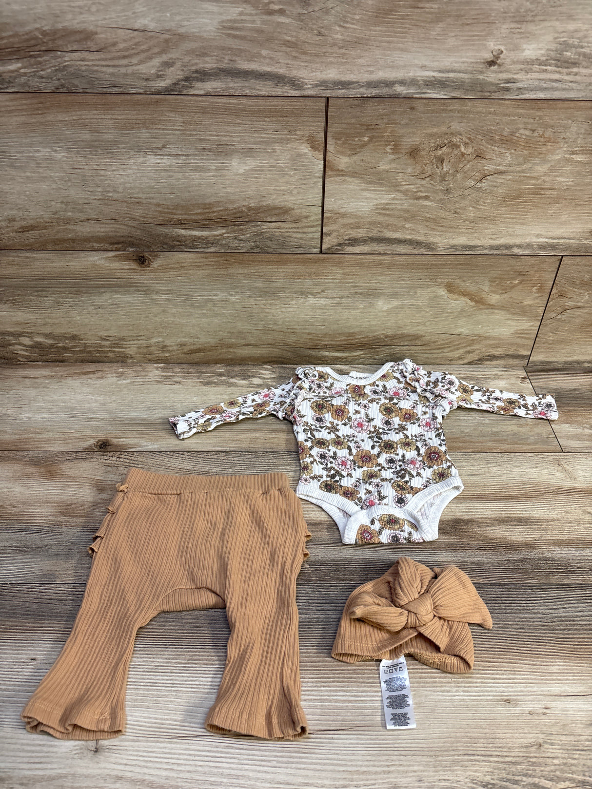 RZ by Rachel Zoe 3pc Floral Ribbed Bodysuit, Pants, & Hat White sz 0/3m