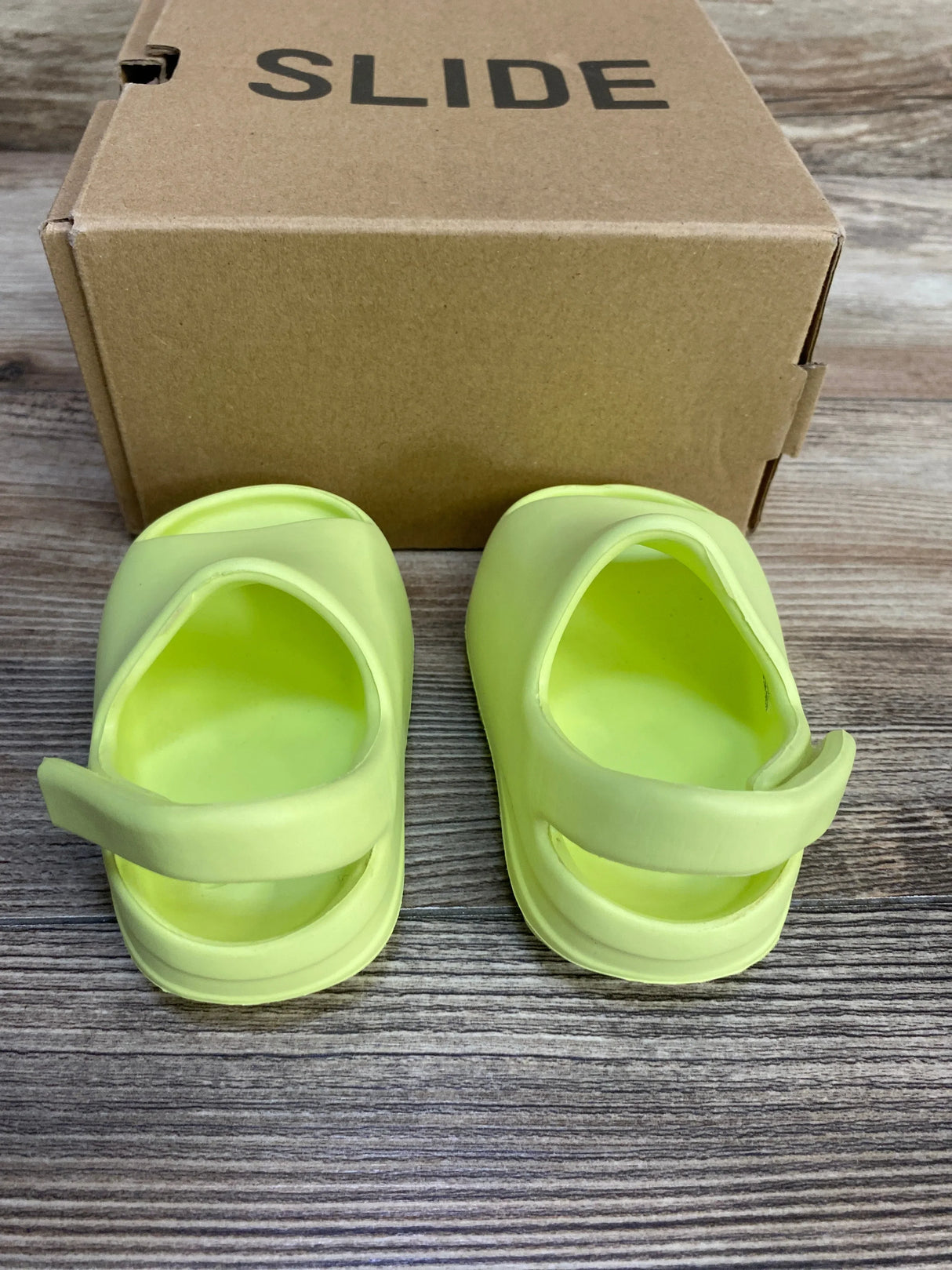 Adidas Yeezy Slides in Green Glow sz 4c