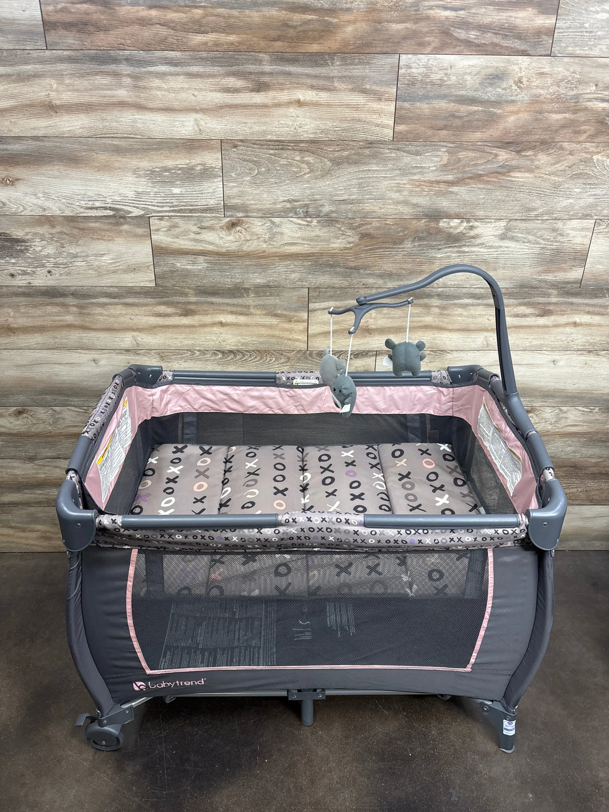 Baby Trend Trend-E Nursery Center Playard in Starlight Pink