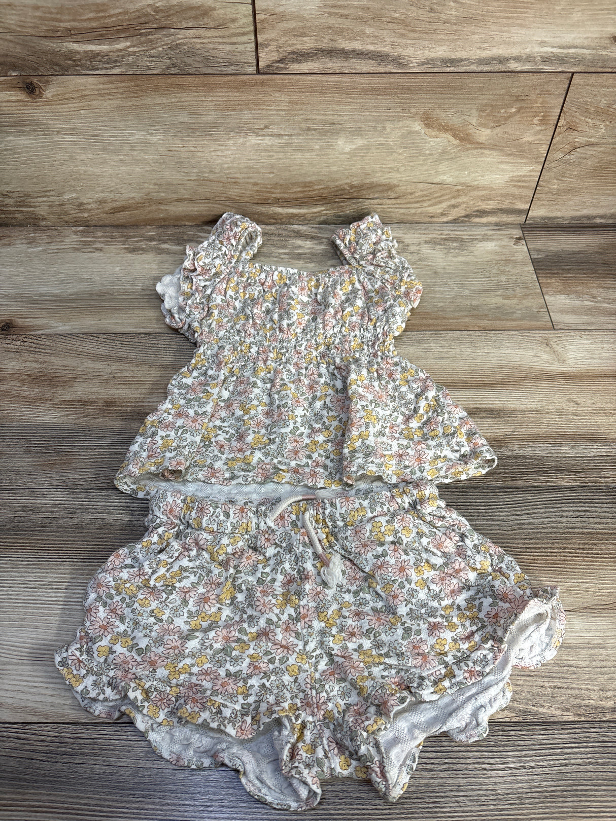 Little Co. 2pc Floral Top & Shorts Set Ivory sz 4T