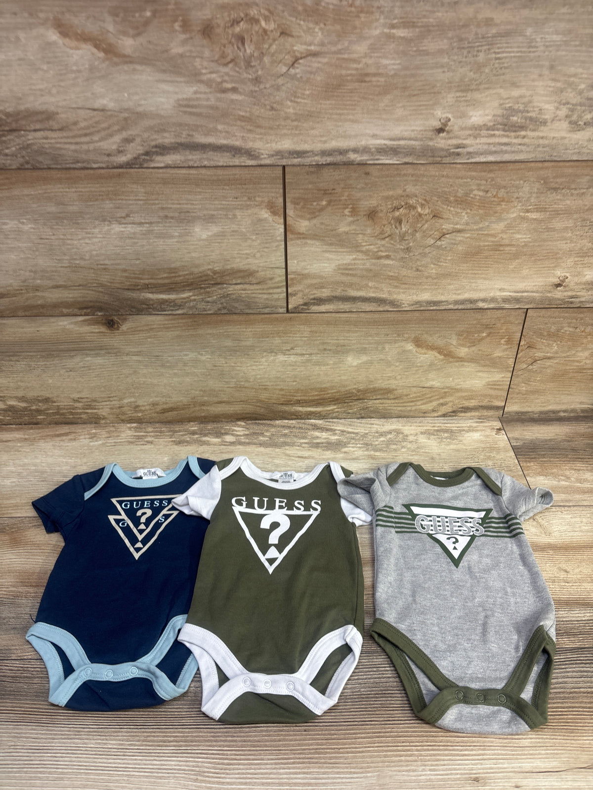 Baby Guess 3pk Bodysuits Green sz 0/3m