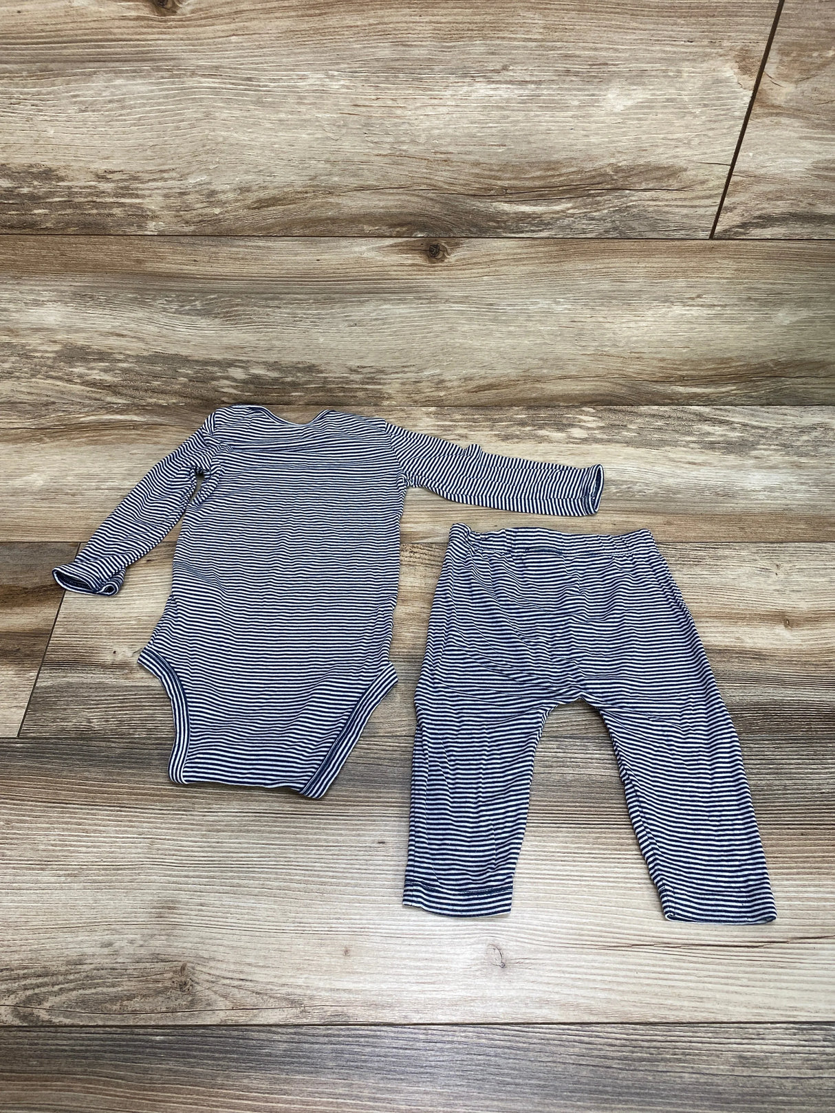 Carter's 2pc Purelysoft Striped Bodysuit & Pants Navy sz 6m