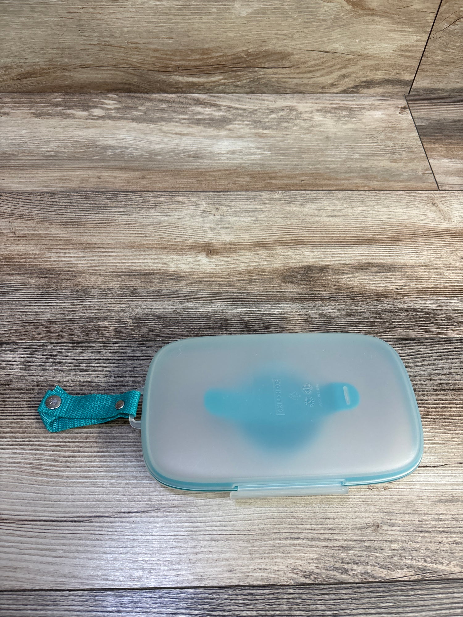 Skip Hop Grab & Go Snug Seal Wipes Case