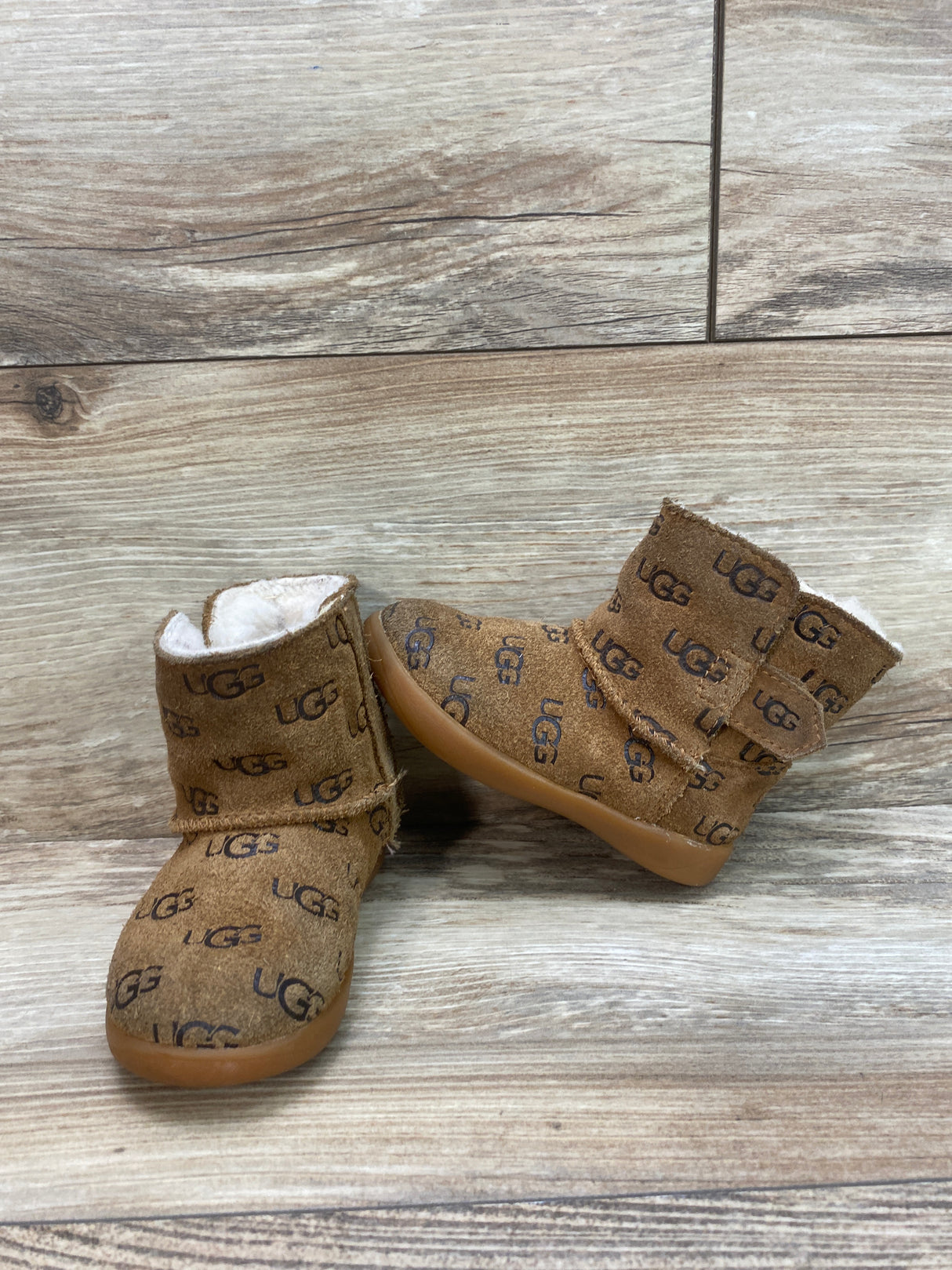 Ugg Keelan Embossed Logo Chestnut Boots sz 6c