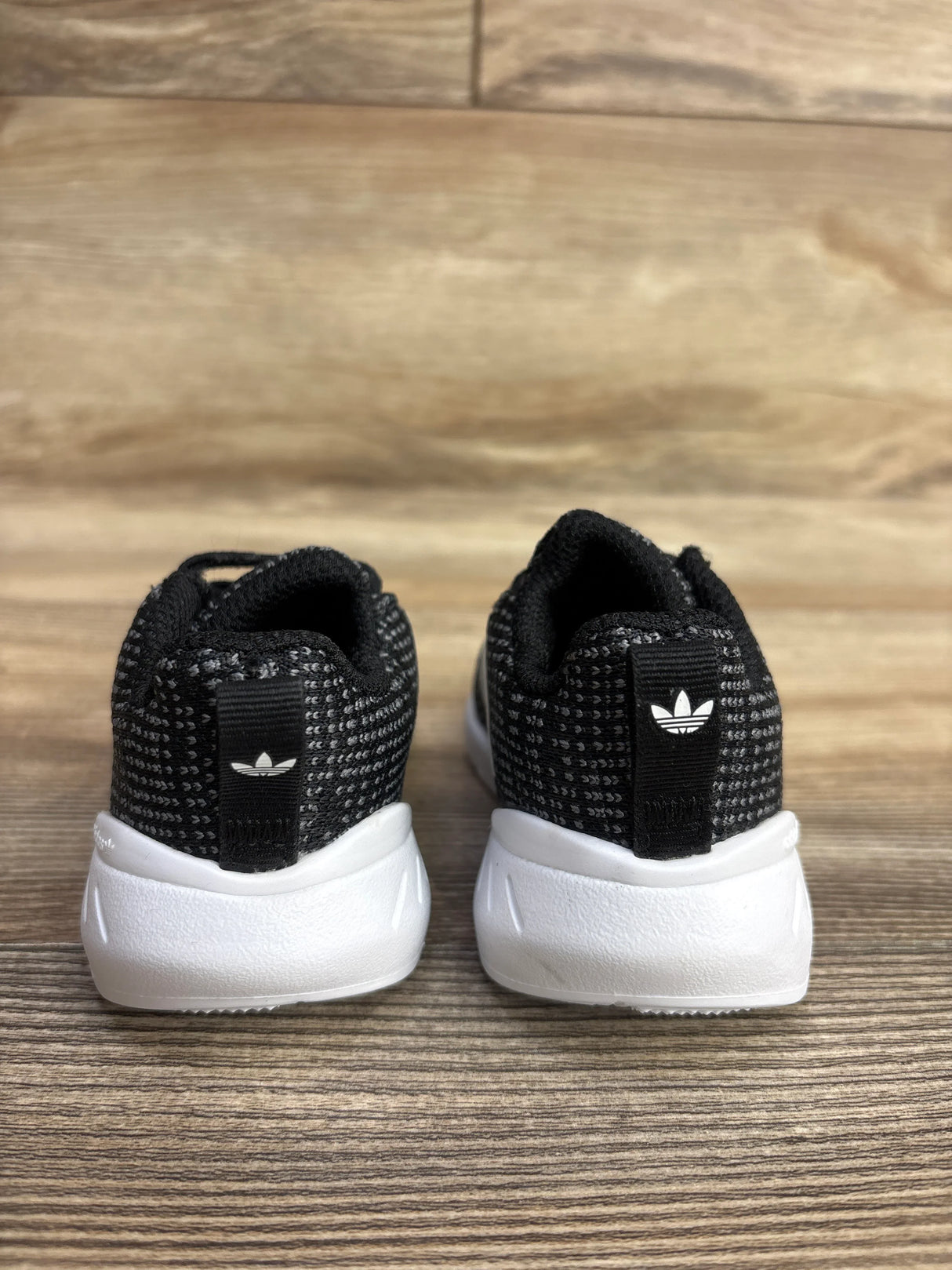 Adidas Swift Run 22 Sneakers Black sz 5c