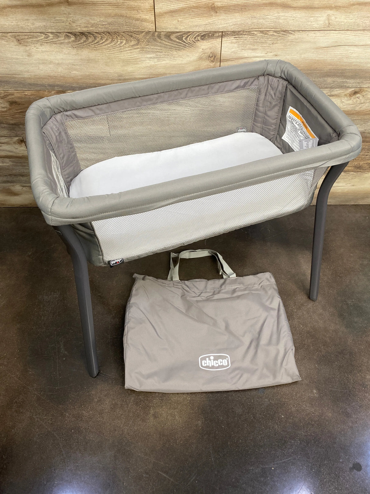 NEW Chicco LullaGo Anywhere Portable Bassinet in Sandstone