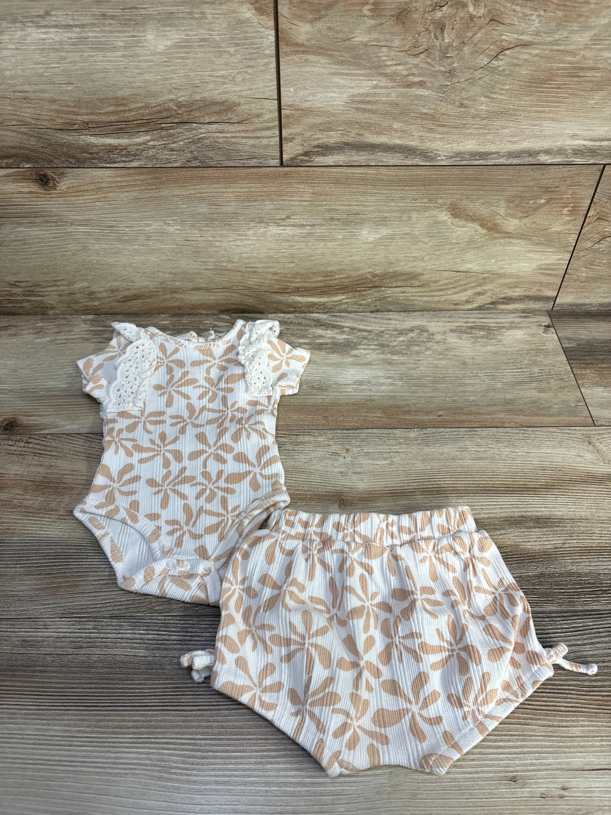 Jessica Simpson 2pc Eyelet Trim Ribbed Bodysuit & Shorts Set Ivory sz 0/3m