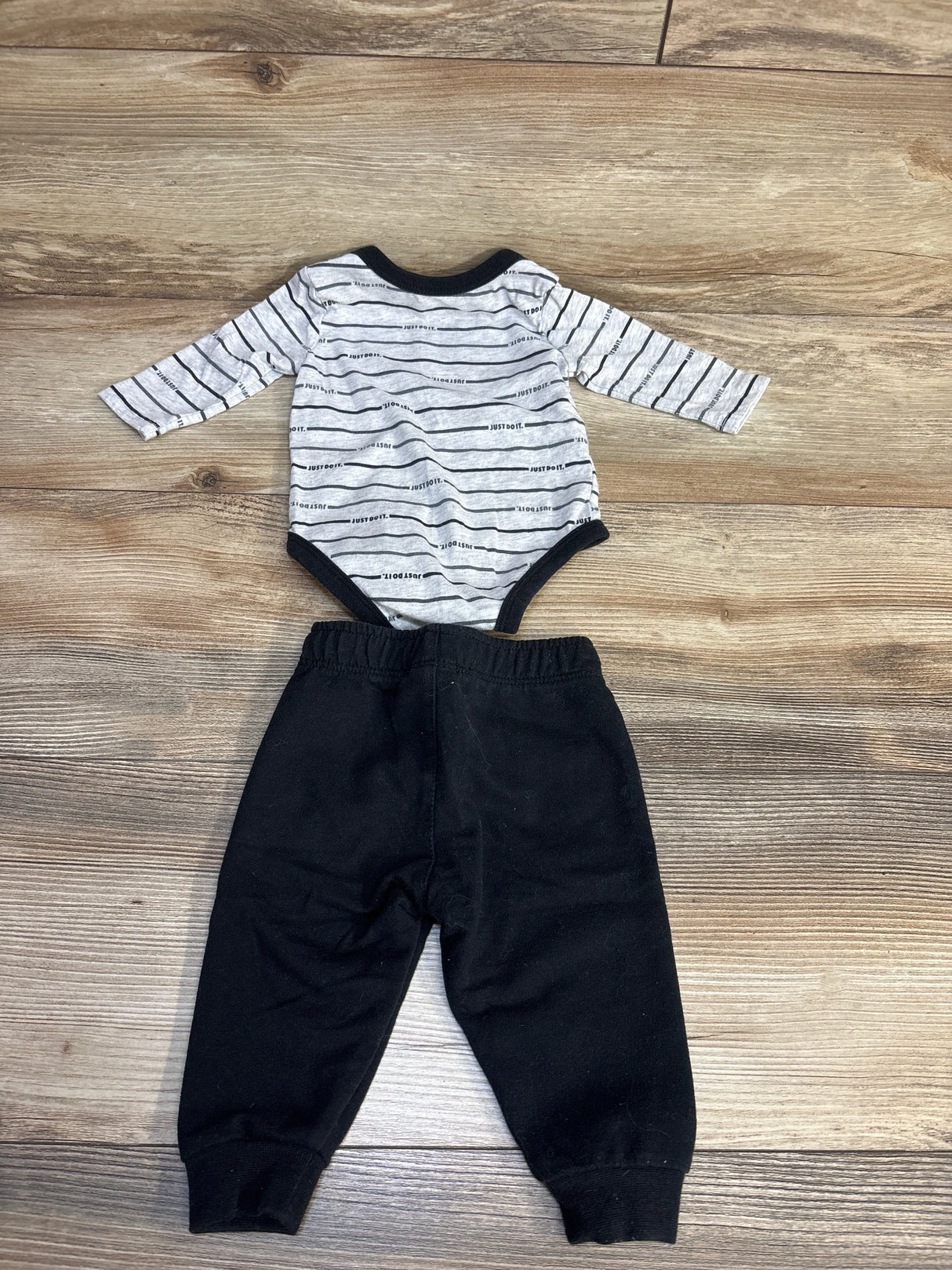 Nike 2pc Striped Bodysuit & Bottoms Set Grey sz 3m