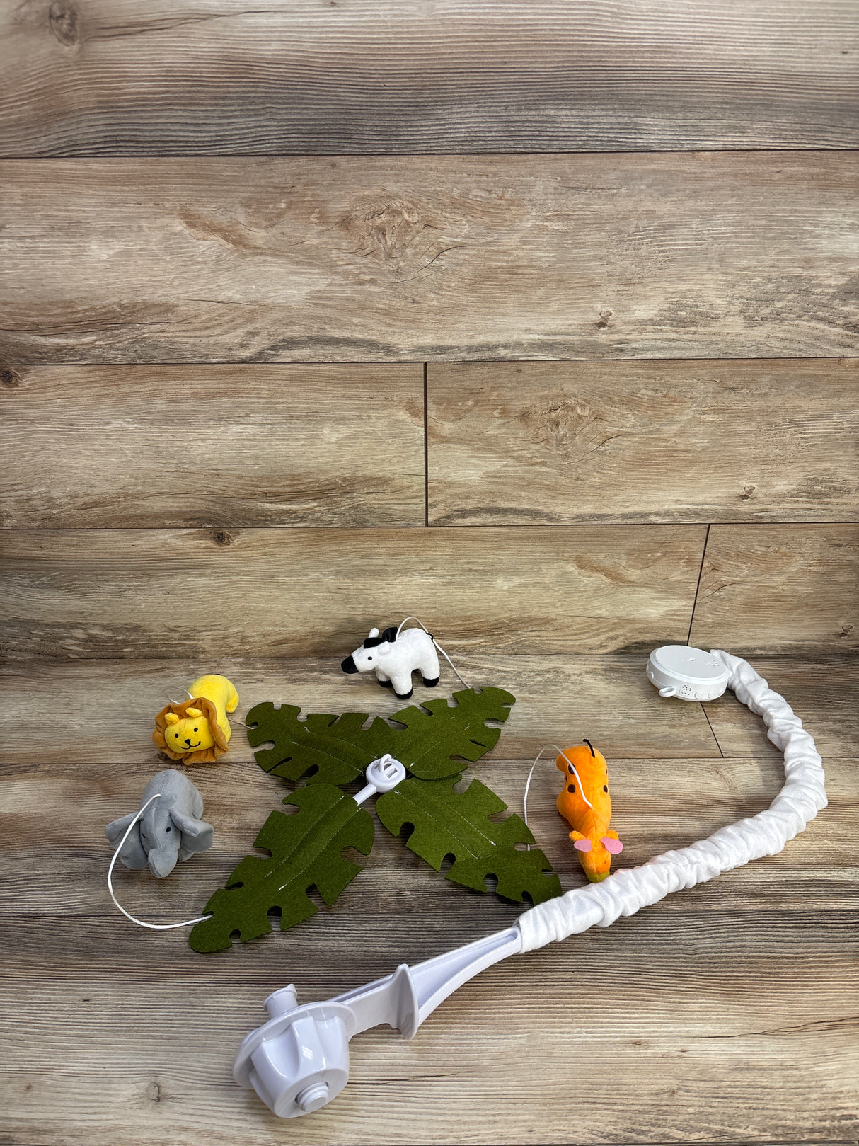 Joryuek Safari Animal Crib Mobile with Starlight Projection