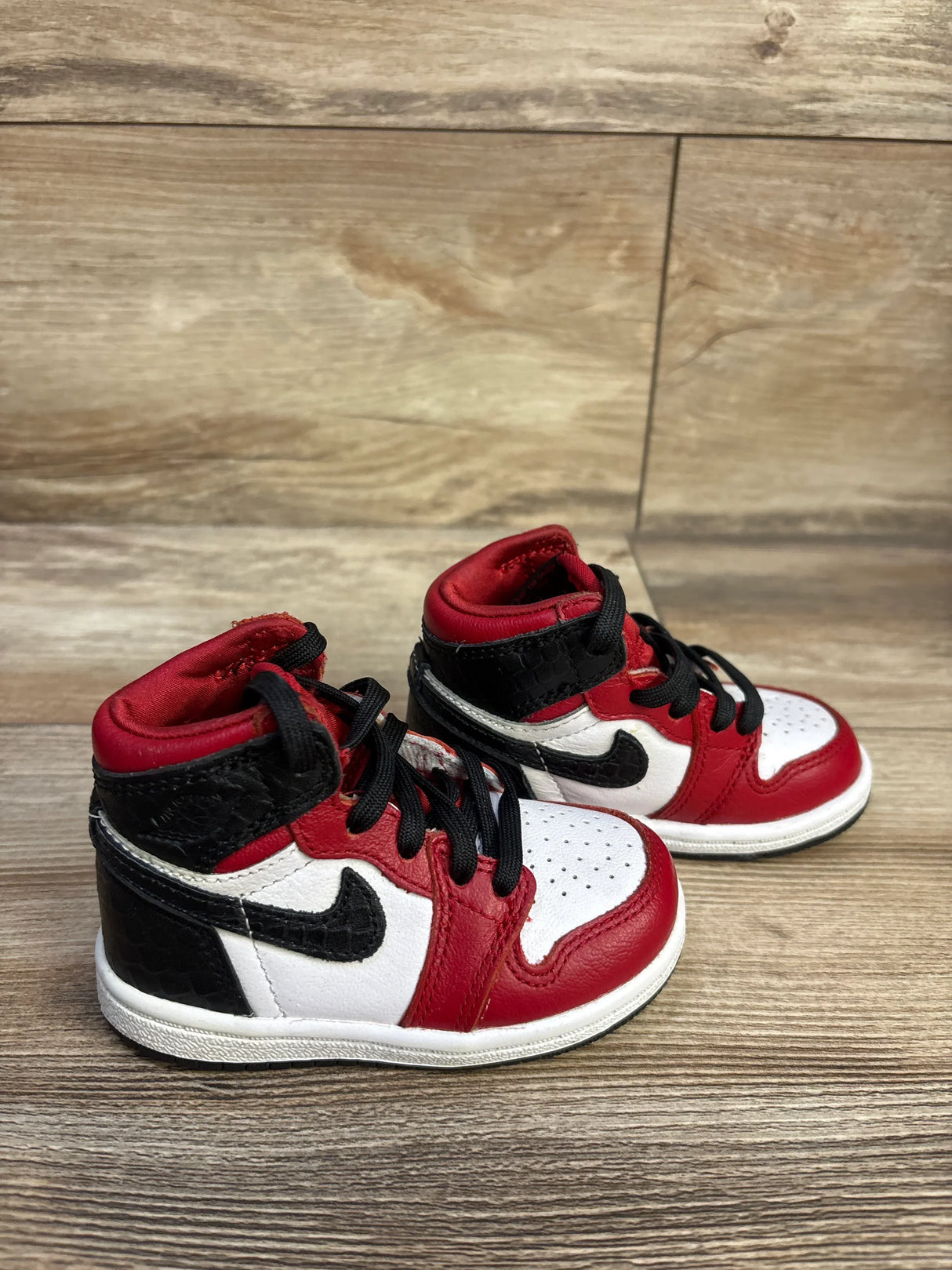 Air Jordan 1 Retro High OG 'Ruby' Sneakers Red sz 5c