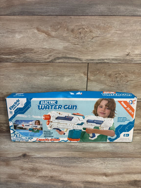 Front view of electric water cannon box showing white-blue water gun, 650ml capacity and 25-32 ft range on wood background