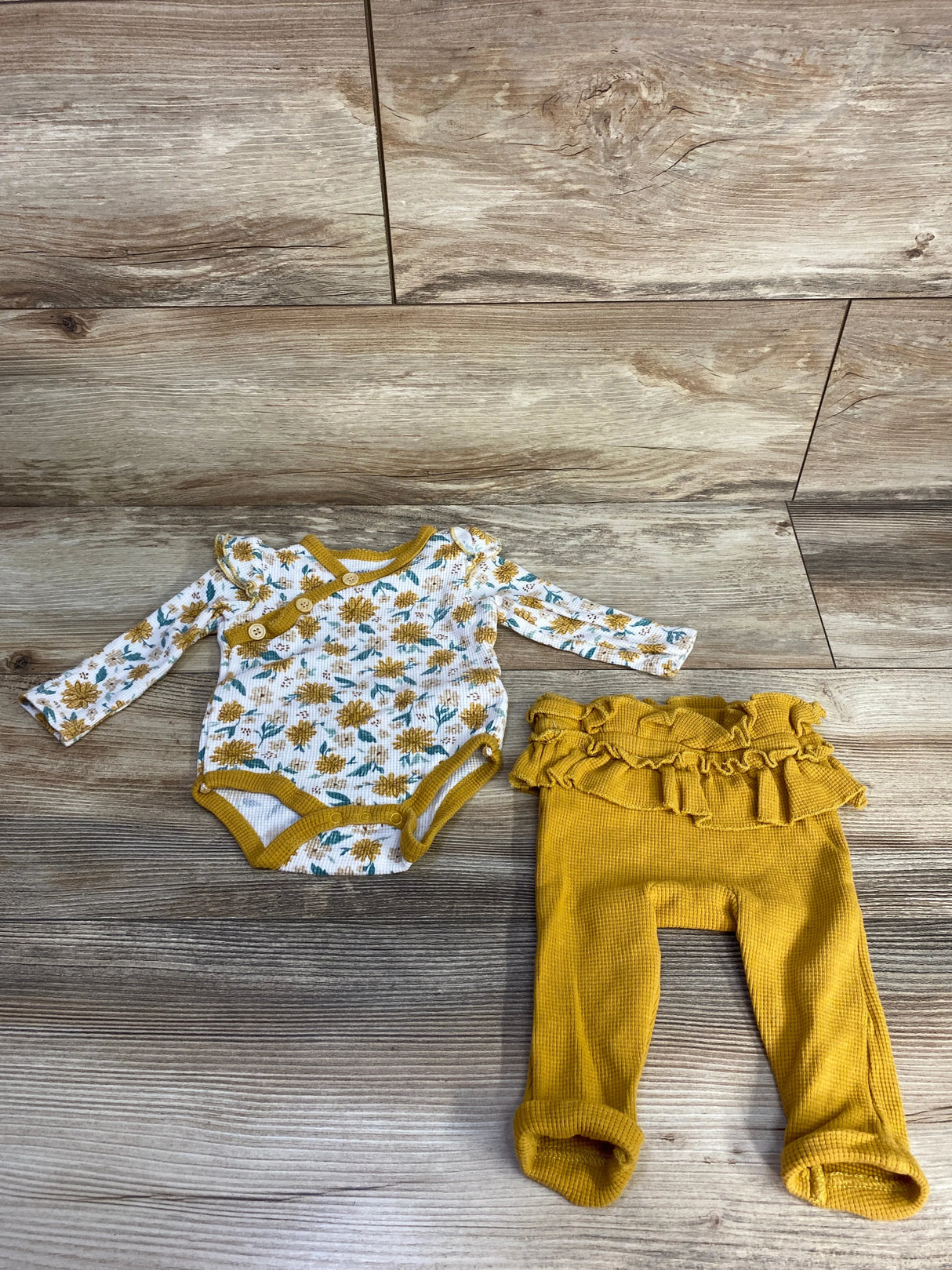 Catherine Malandrino 2pc Floral Waffle Knit Bodysuit & Pants Set White sz 3-6m