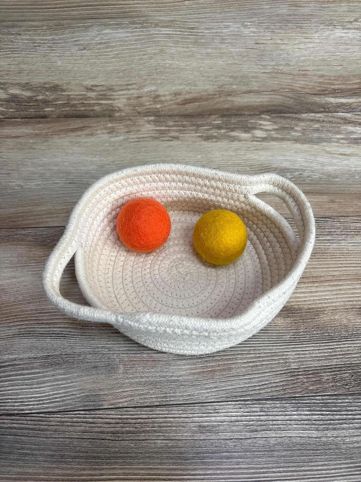 Lovevery Treasure Basket & Felt Ball Set