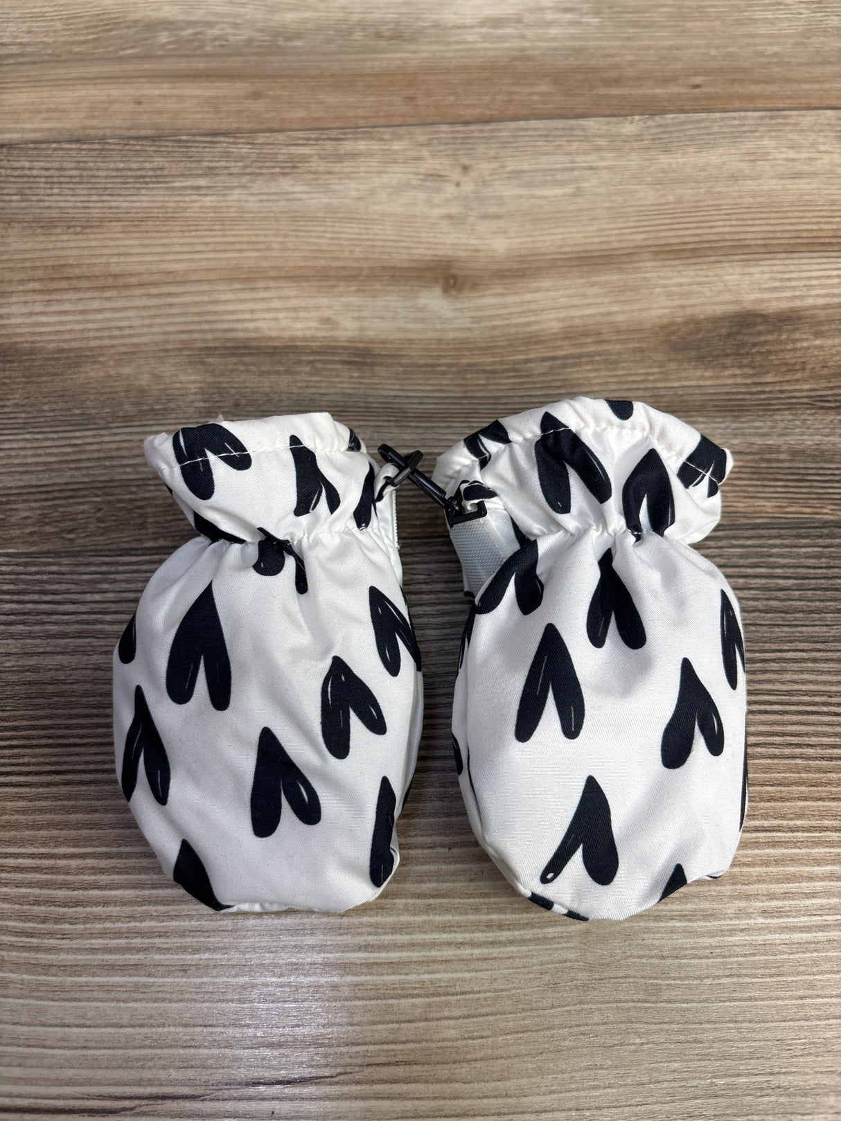 Heart Print Winter Mittens White