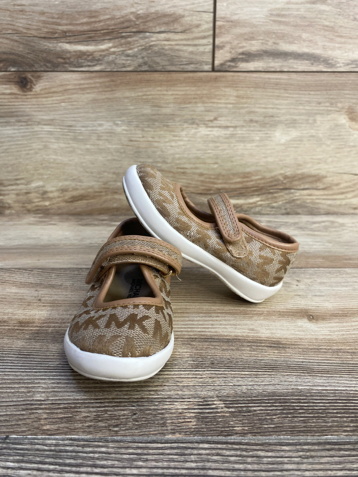 Michael Kors Arial Tan sz 5c - Me n Mommy To Be