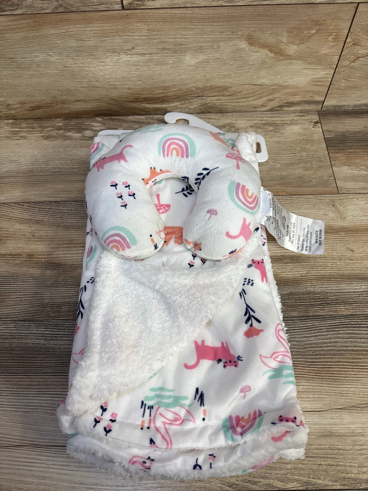 NEW Plush Throw Blanket & Neck Pillow White