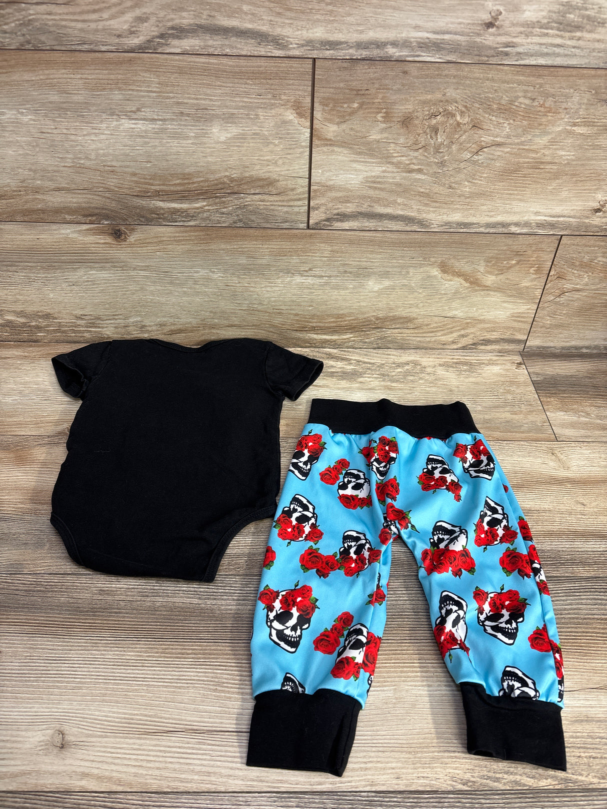 2pc Skull Print Bodysuit & Bottoms Set Black sz 12-18m