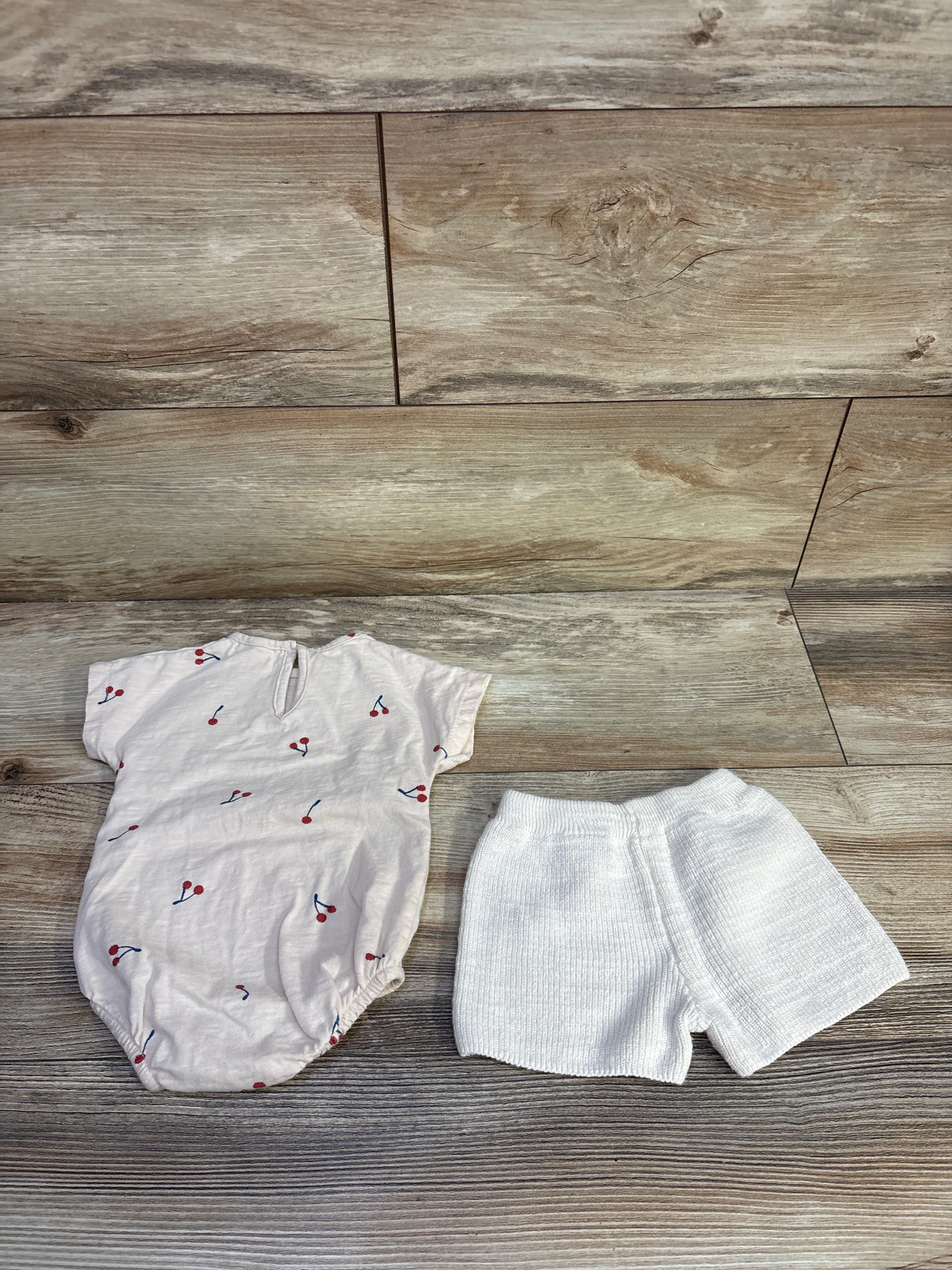 Zara 2pc Cherry Bodysuit & Shorts Set Tan sz 3-6m