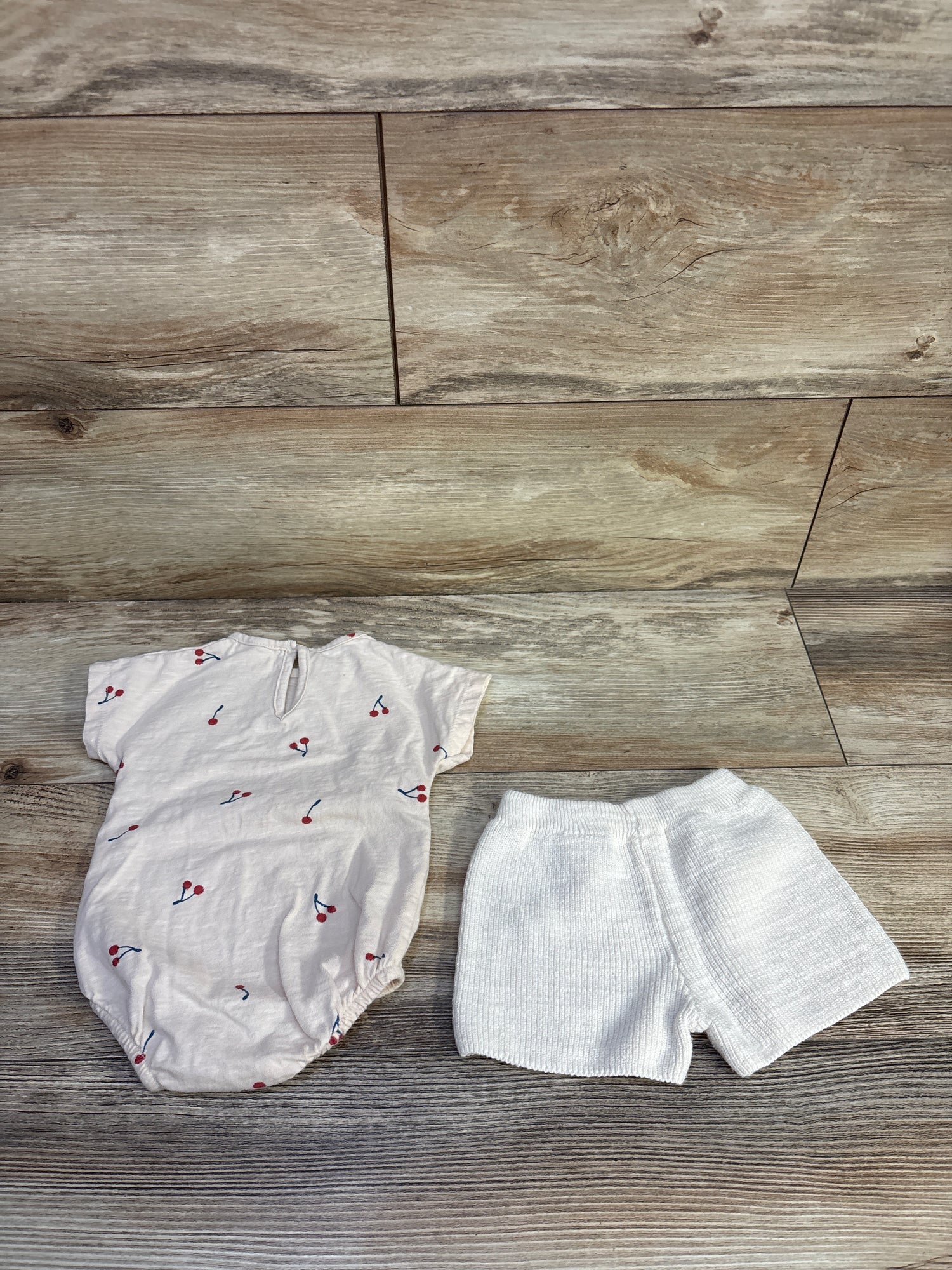 Zara 2pc Cherry Bodysuit & Shorts Set Tan sz 3-6m