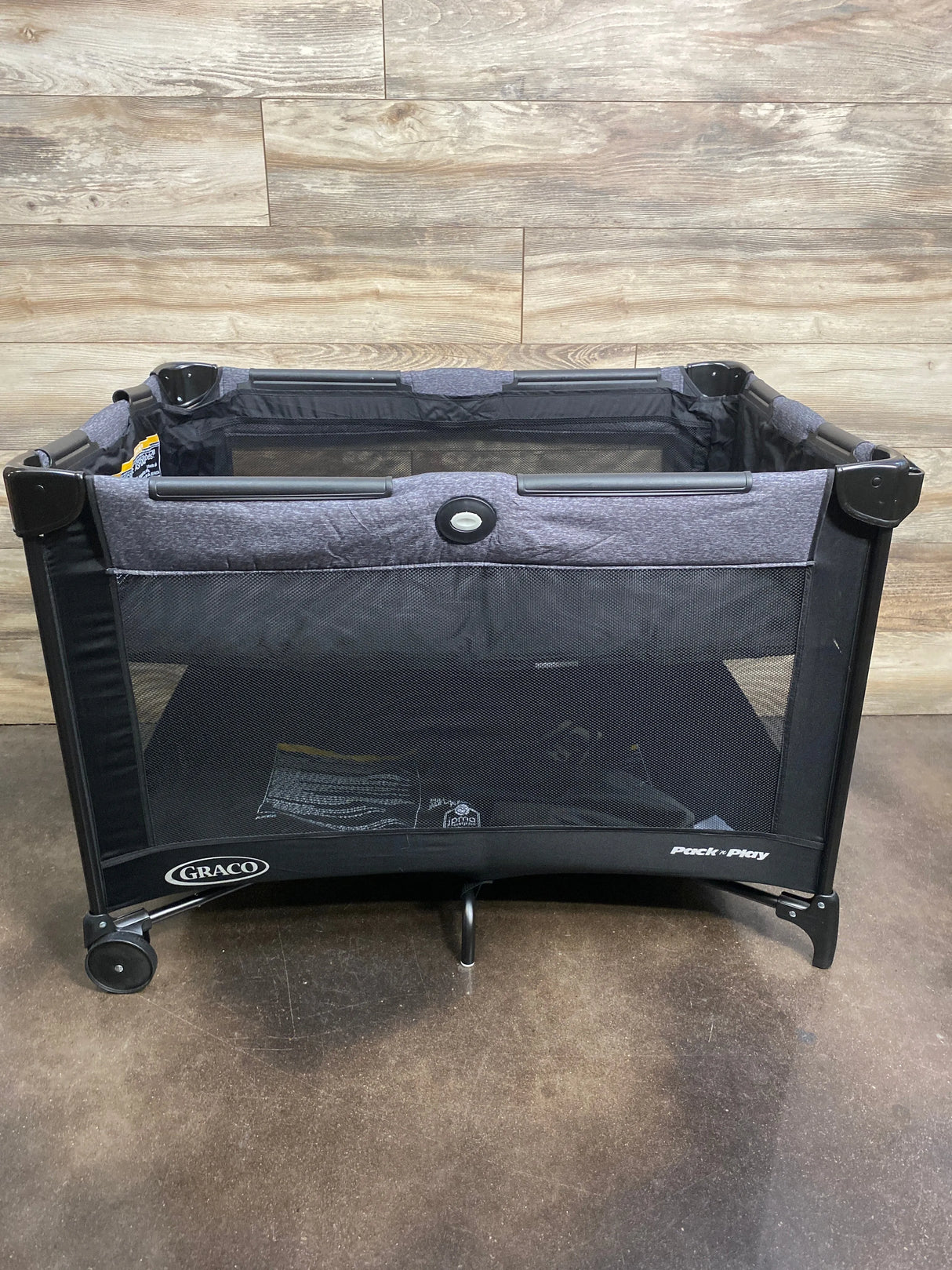 Graco Pack 'N Play Simple Solutions Playard in Cam