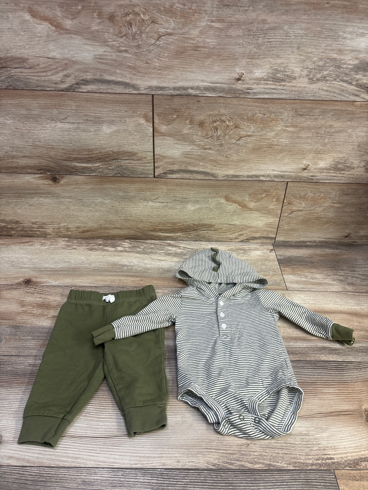 Carter's 2pc Hooded Bodysuit & Pants Set Green sz 6m