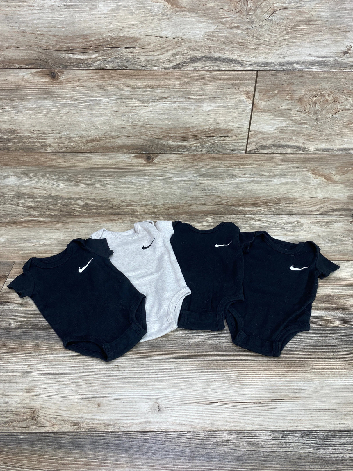 Nike 4pk Black/Beige Bodysuits sz 6m