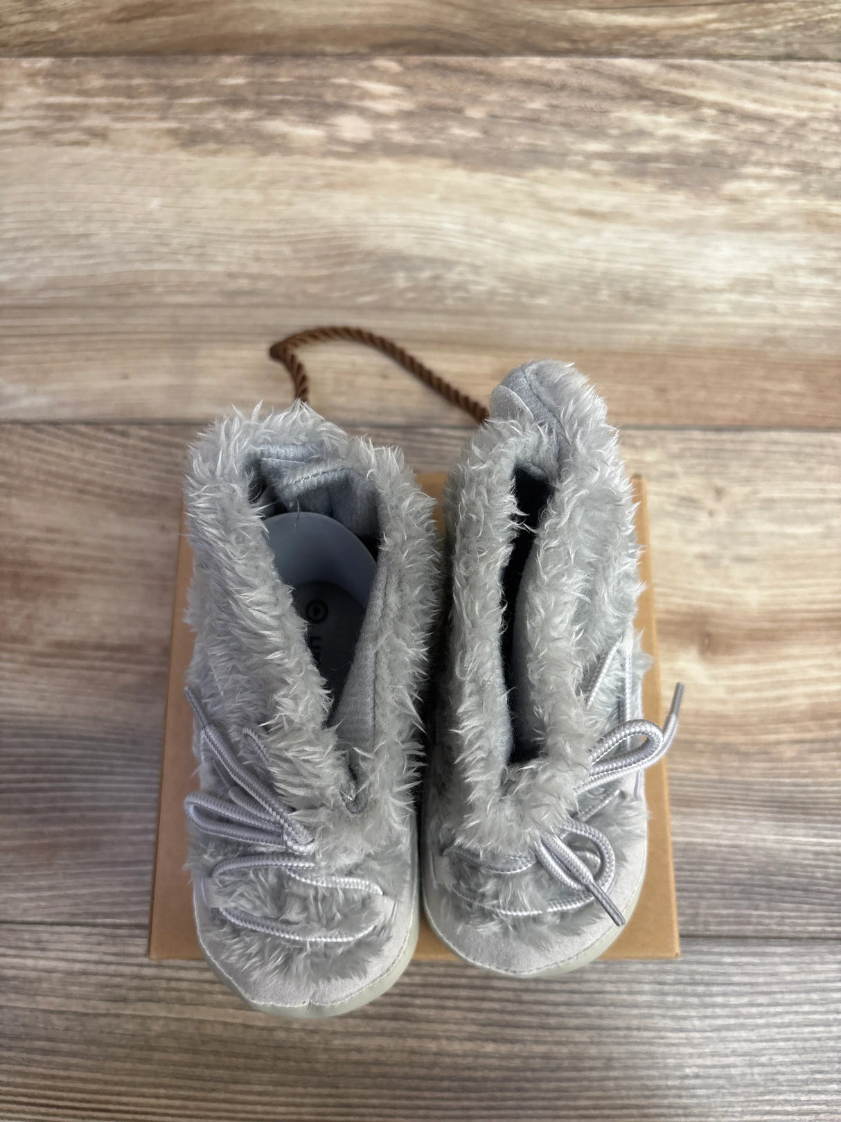 NEW Lucky Brand Eskimo Crib Booties Grey sz 4c