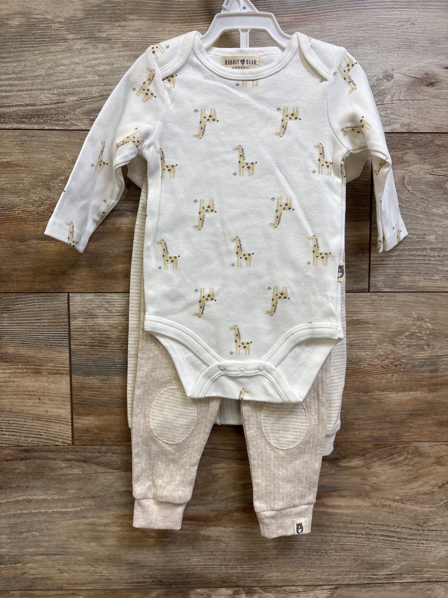 NWOT Rabbit + Bear Organic 4pc Layette Set White sz 6-9m