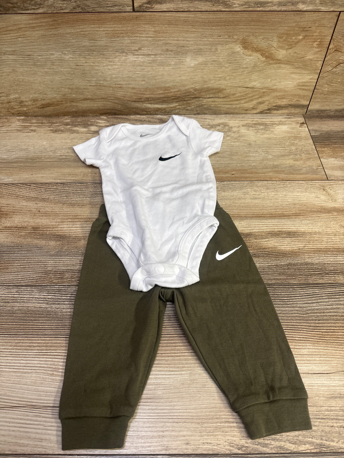 Nike 2pc Bodysuit & Pants Set White sz 6m