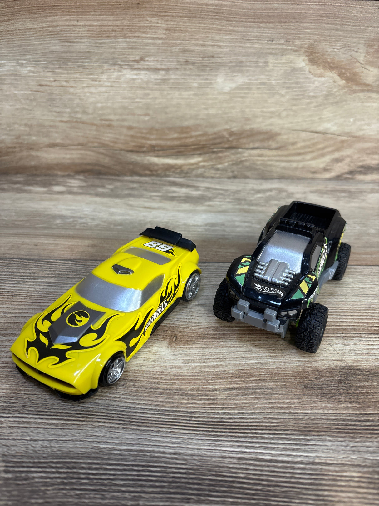 Hot Wheels 2pk Fast Racer Pullback Toy Cars