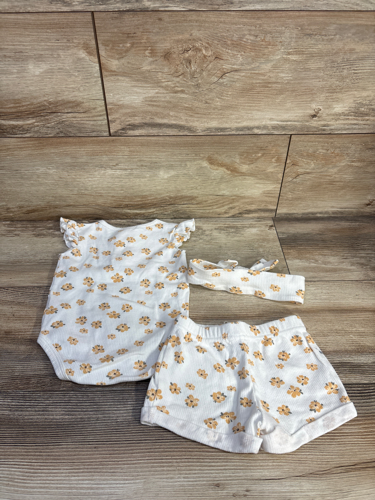 Willow + Whimsy 3pc Floral Henley Bodysuit, Shorts, & Headband Set White sz 12m