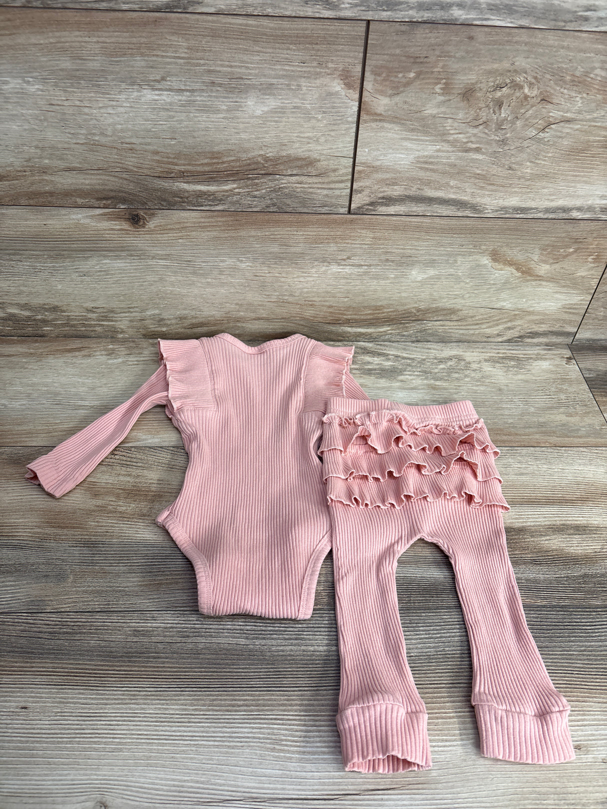 2pc Ruffled Ribbed Bodysuit & Bottoms Set Pink sz 9-12m
