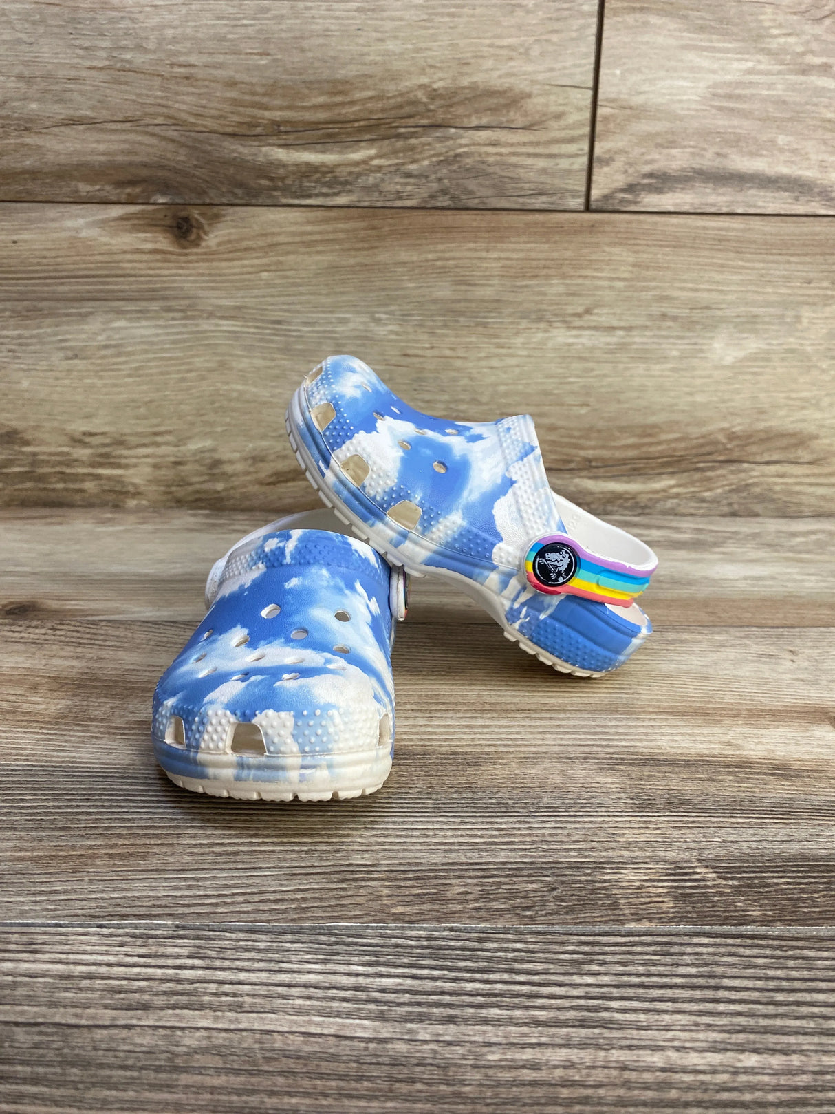 Crocs Classic Clogs Rainbow Cloud Print sz 8c - Me n Mommy To Be
