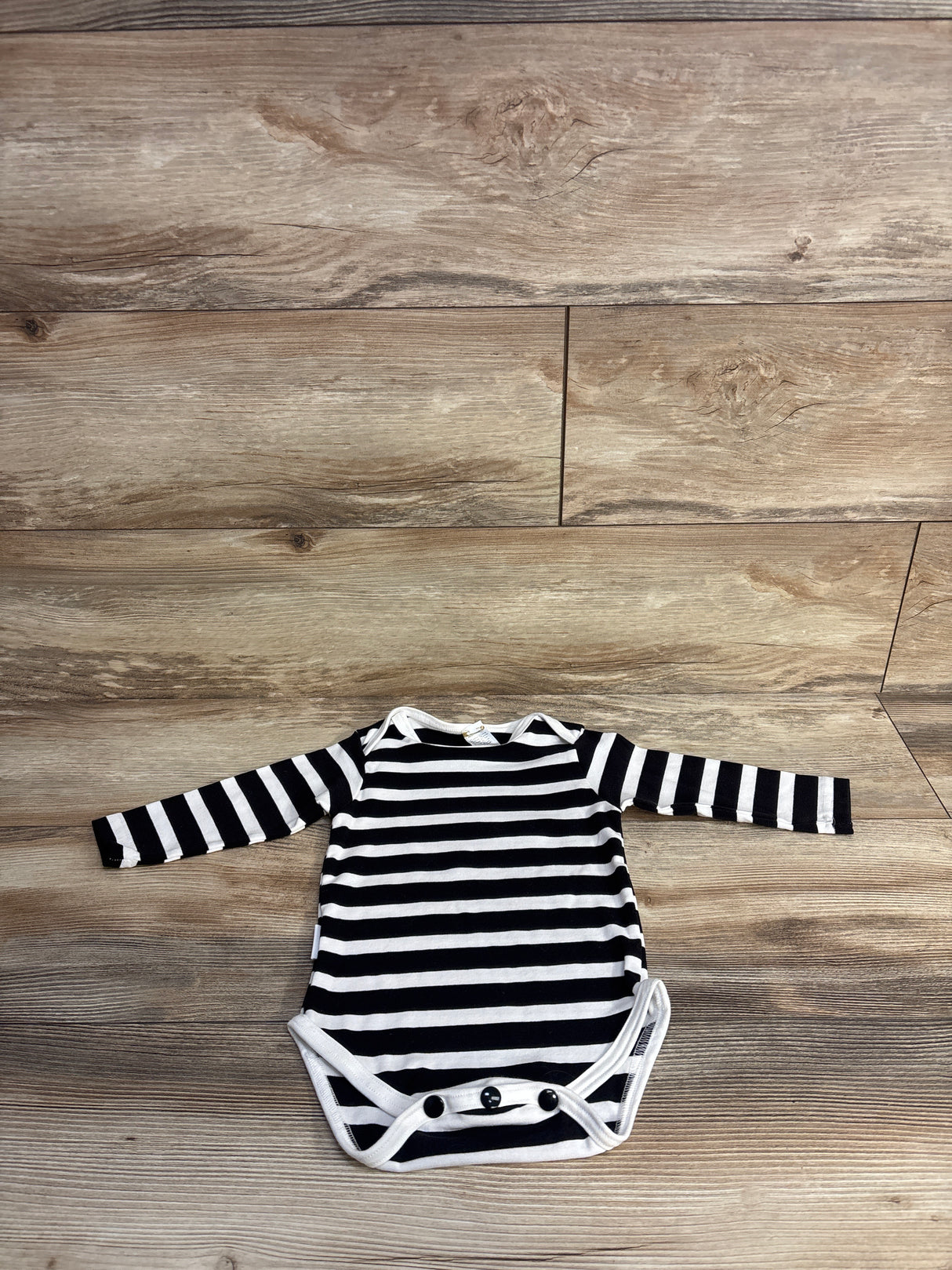 Striped Long Sleeve Bodysuit Black/White sz 6m