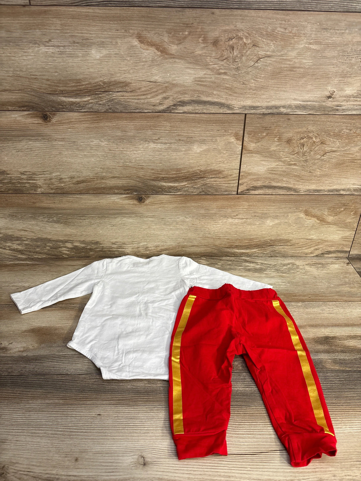 2pc Prince Bodysuit & Pin Stripe Pants White sz 6-12m