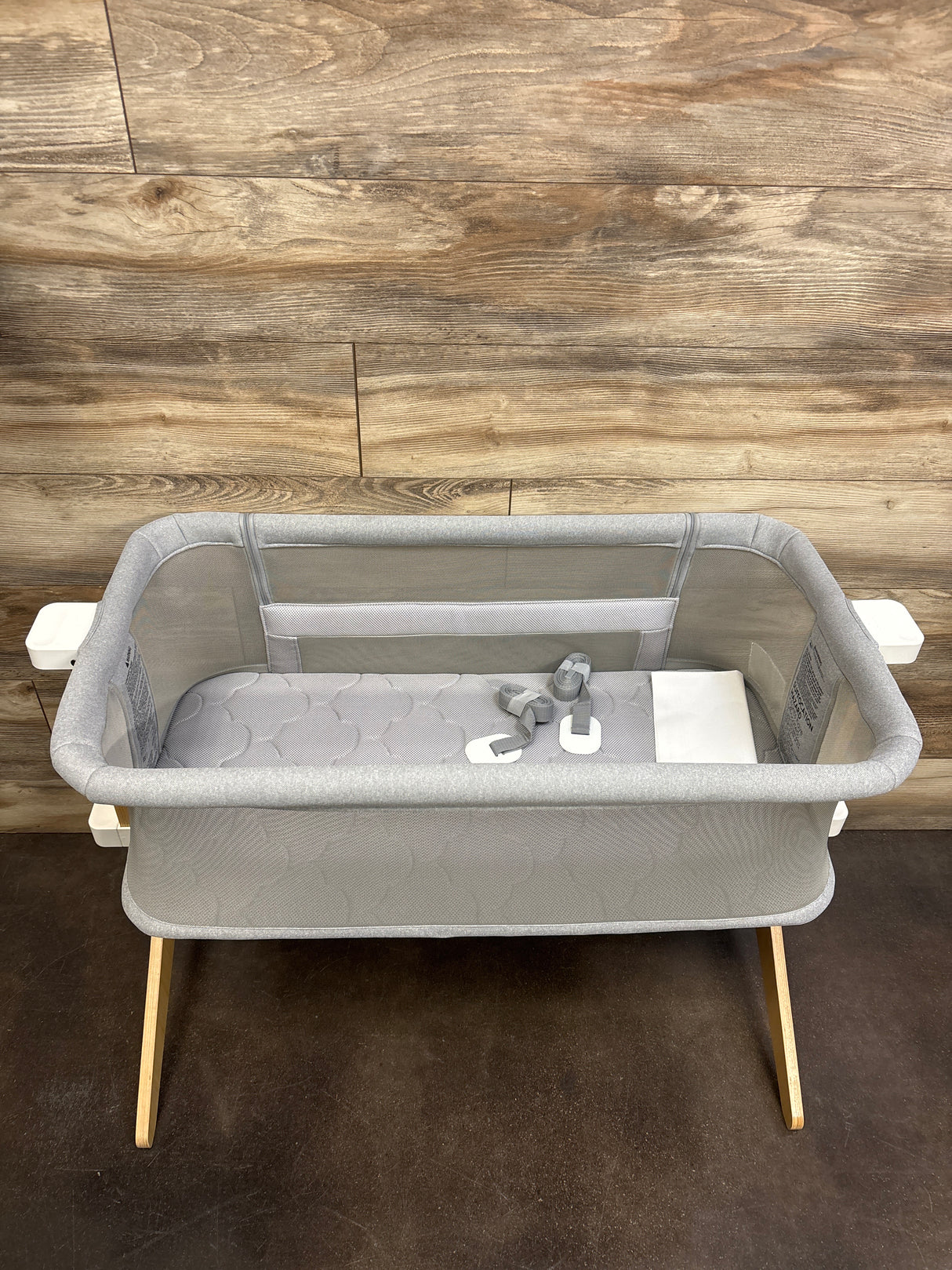 Newton Bassinet & Bedside Sleeper in Grey