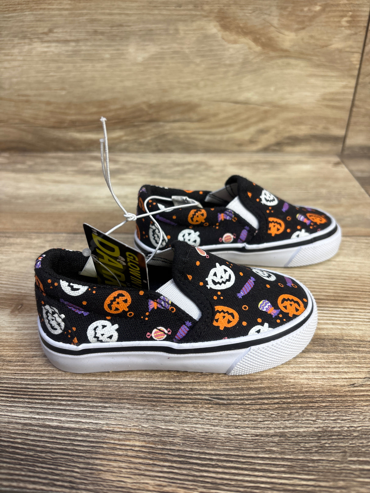 NEW Tommy Bahama Glow in The Dark Halloween Sneakers Black sz 5c