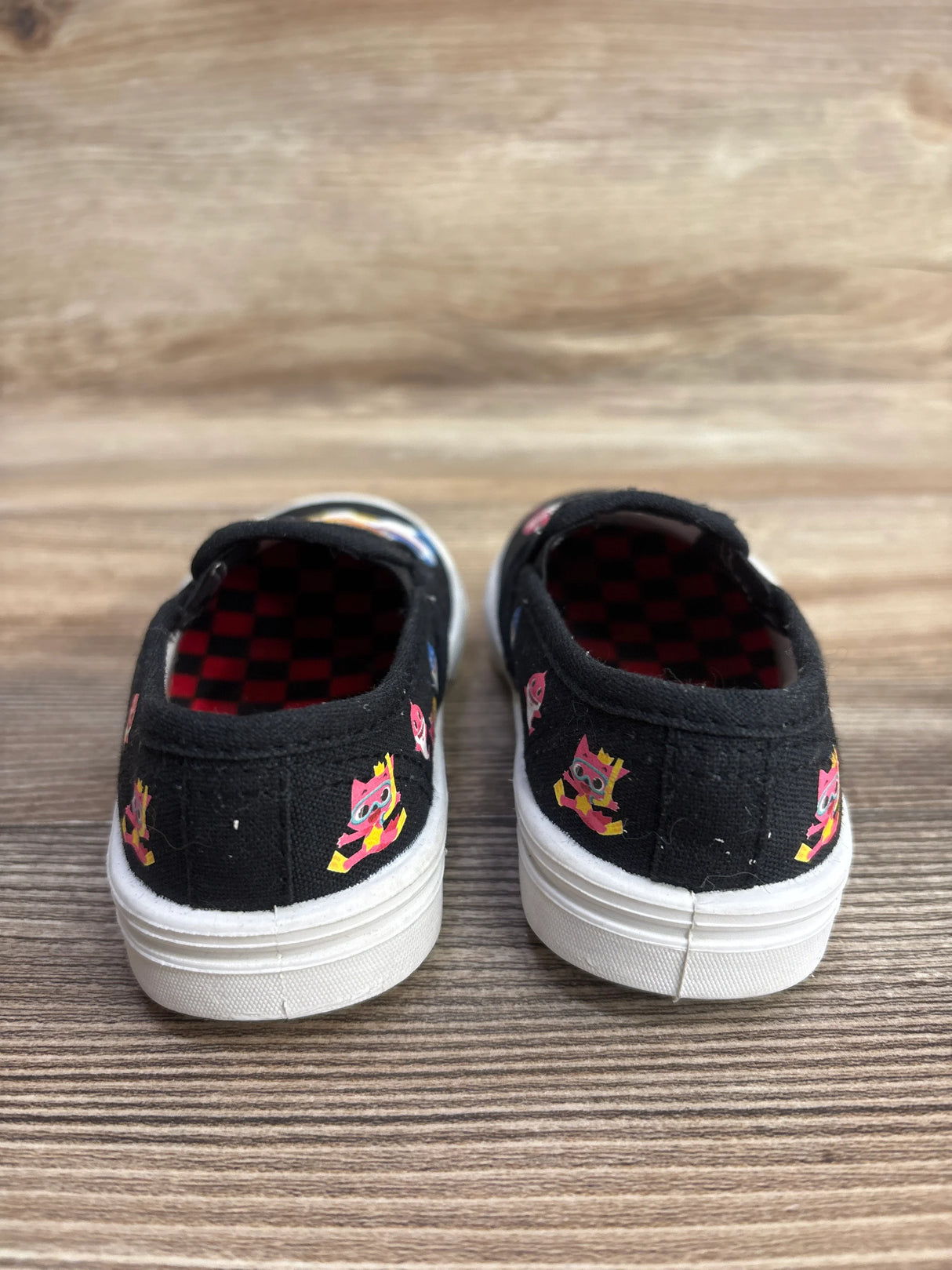 Wonder Nation Baby Shark Canvas Slip-On Sneakers Black sz 7c