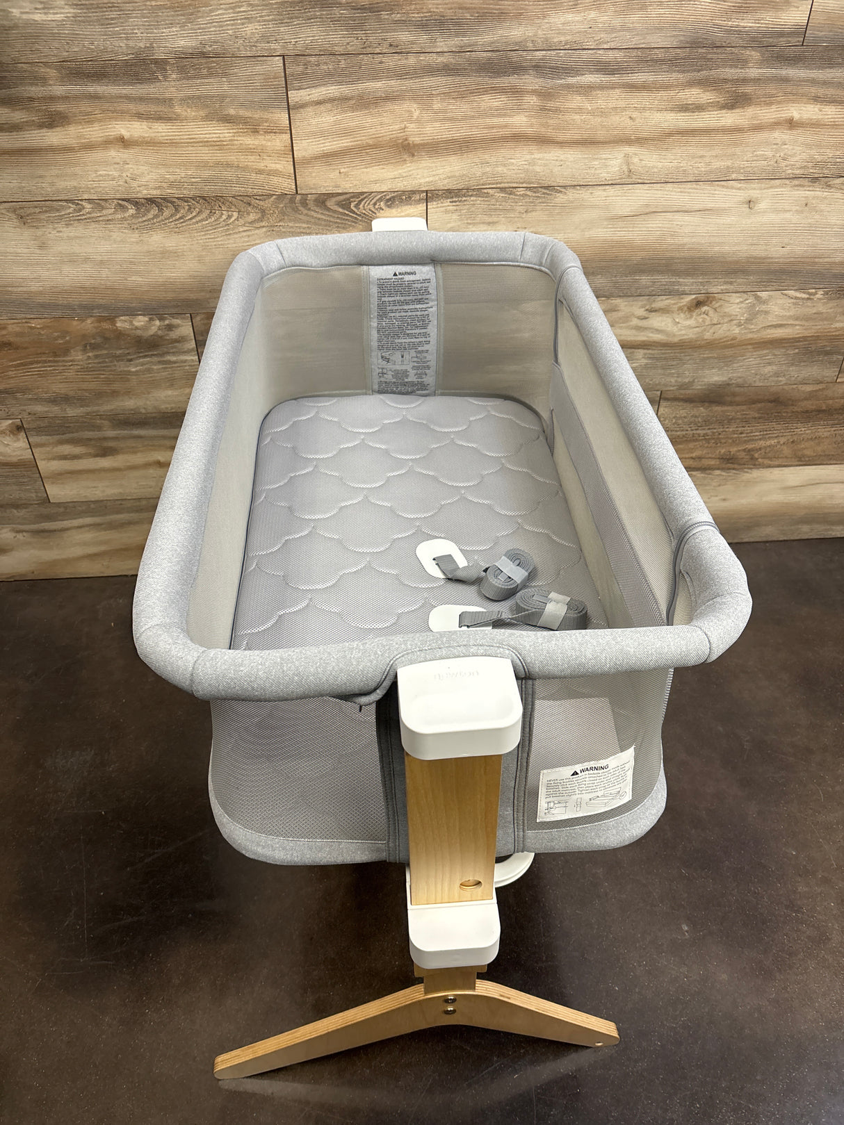 Newton Bassinet & Bedside Sleeper in Grey