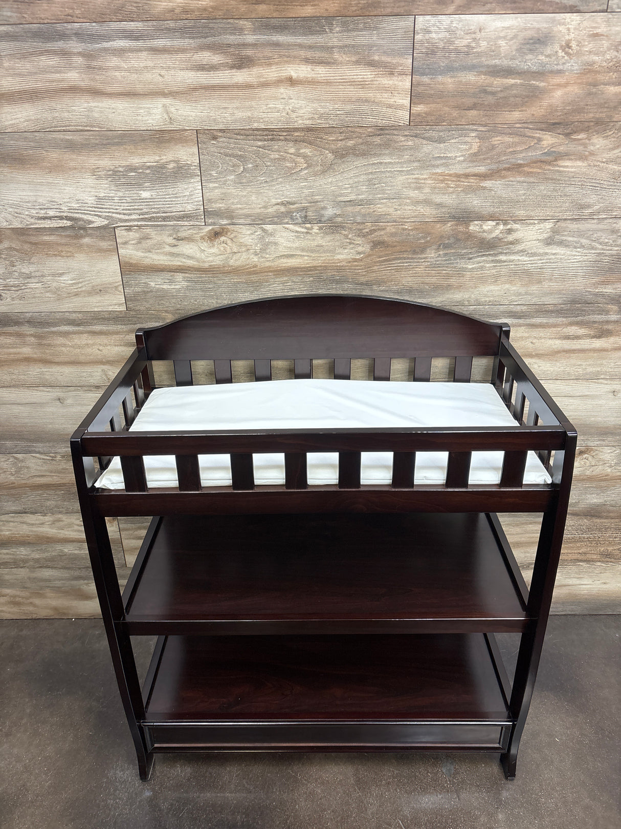 Delta Children Wilmington Changing Table with Pad