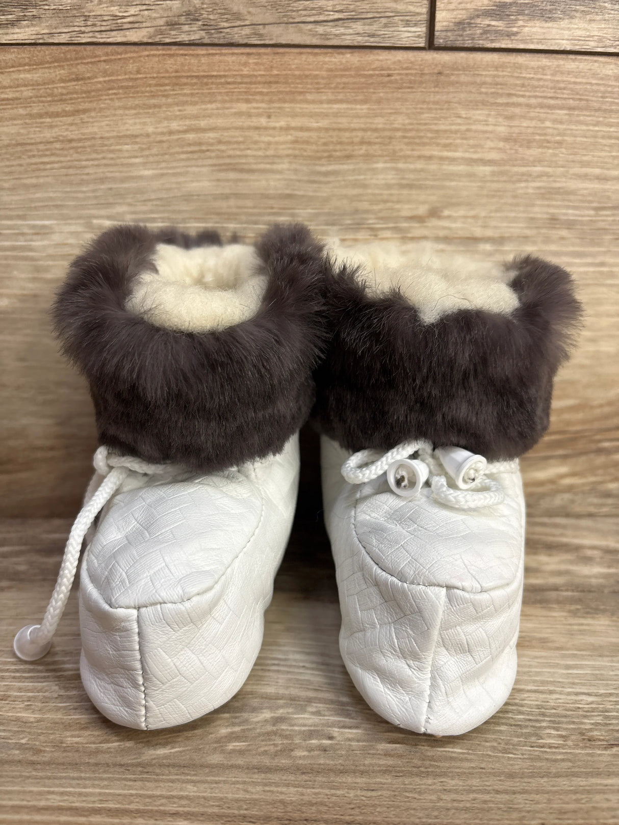 Faux Fur Soft Sole Boots White sz 2/3c