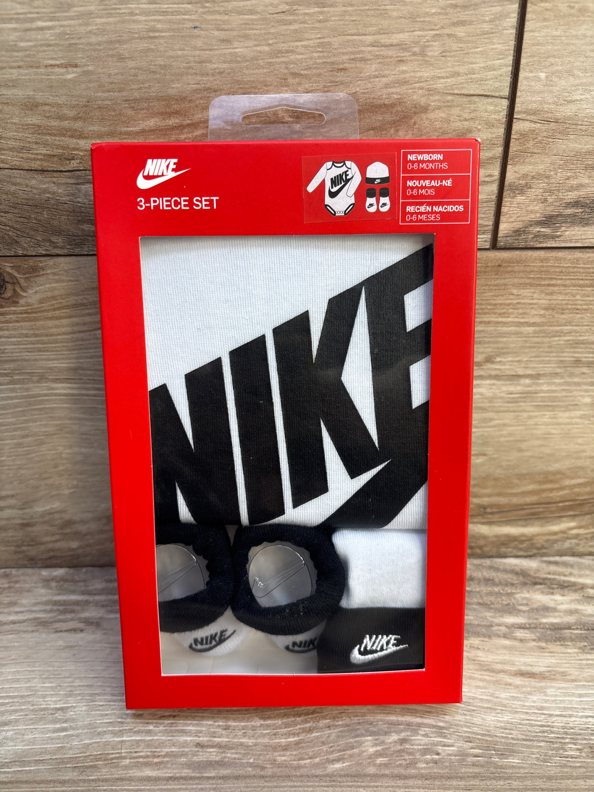 NEW Nike 3pc Hat & Bodysuit Box Set White sz 0-6m