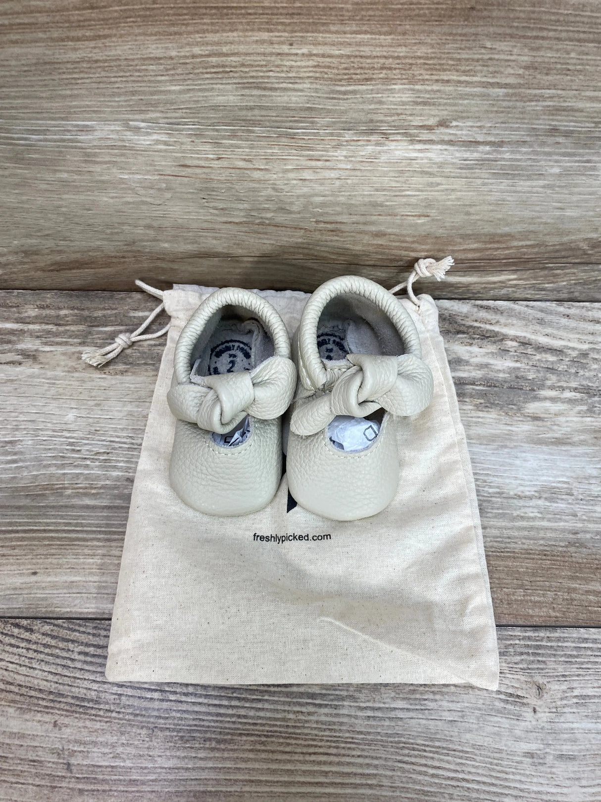 NEW Freshly Picked Birch Knotted Bow Baby Soft Shoe Sz 2c