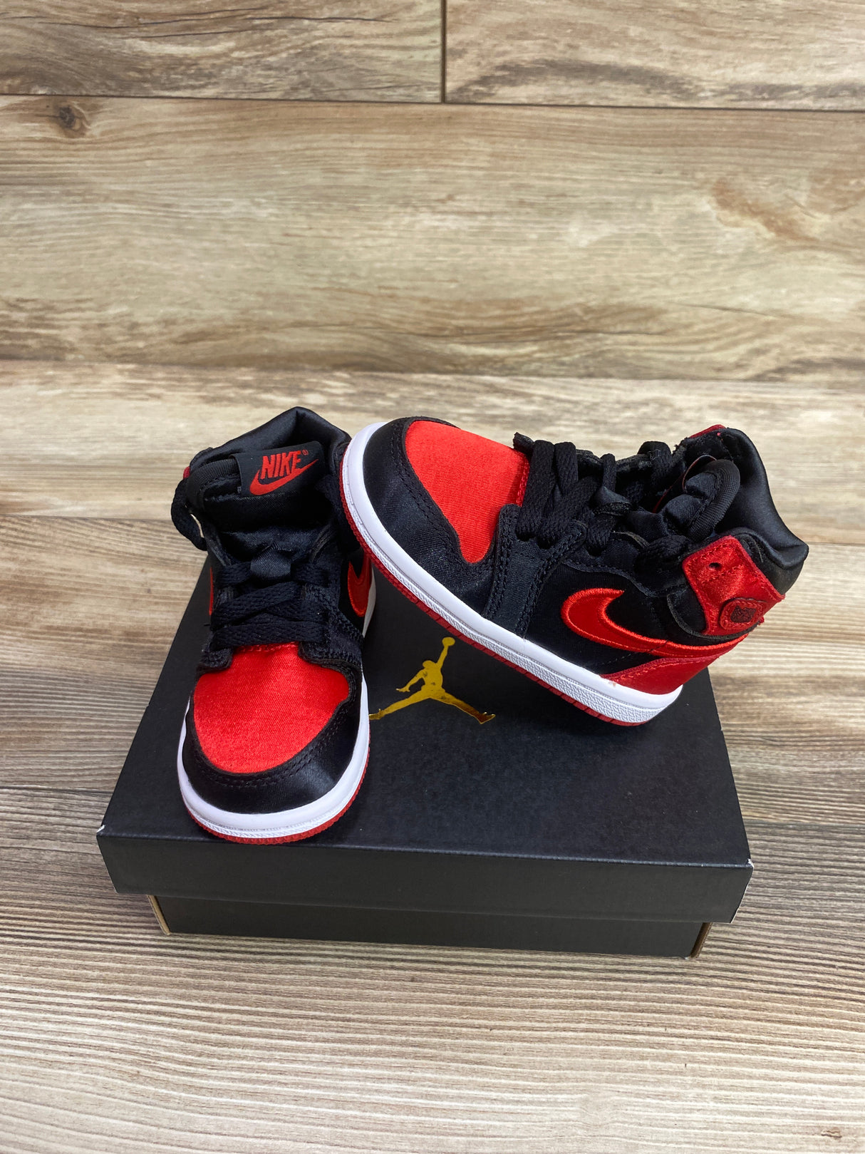 NEW Air Jordan 1 Retro High OG TD 'Satin Bred' Sneakers sz 5c