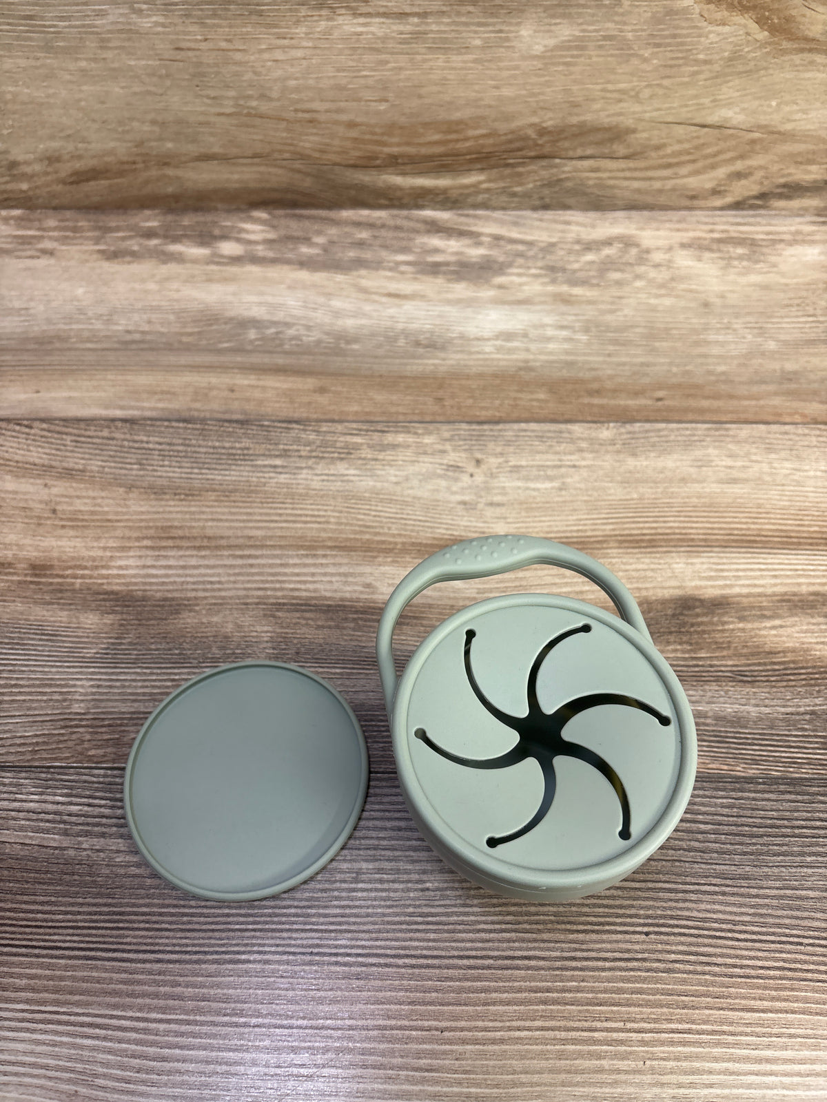 Pretty Please Teethers Silicone Collapsible Snack Cup Green