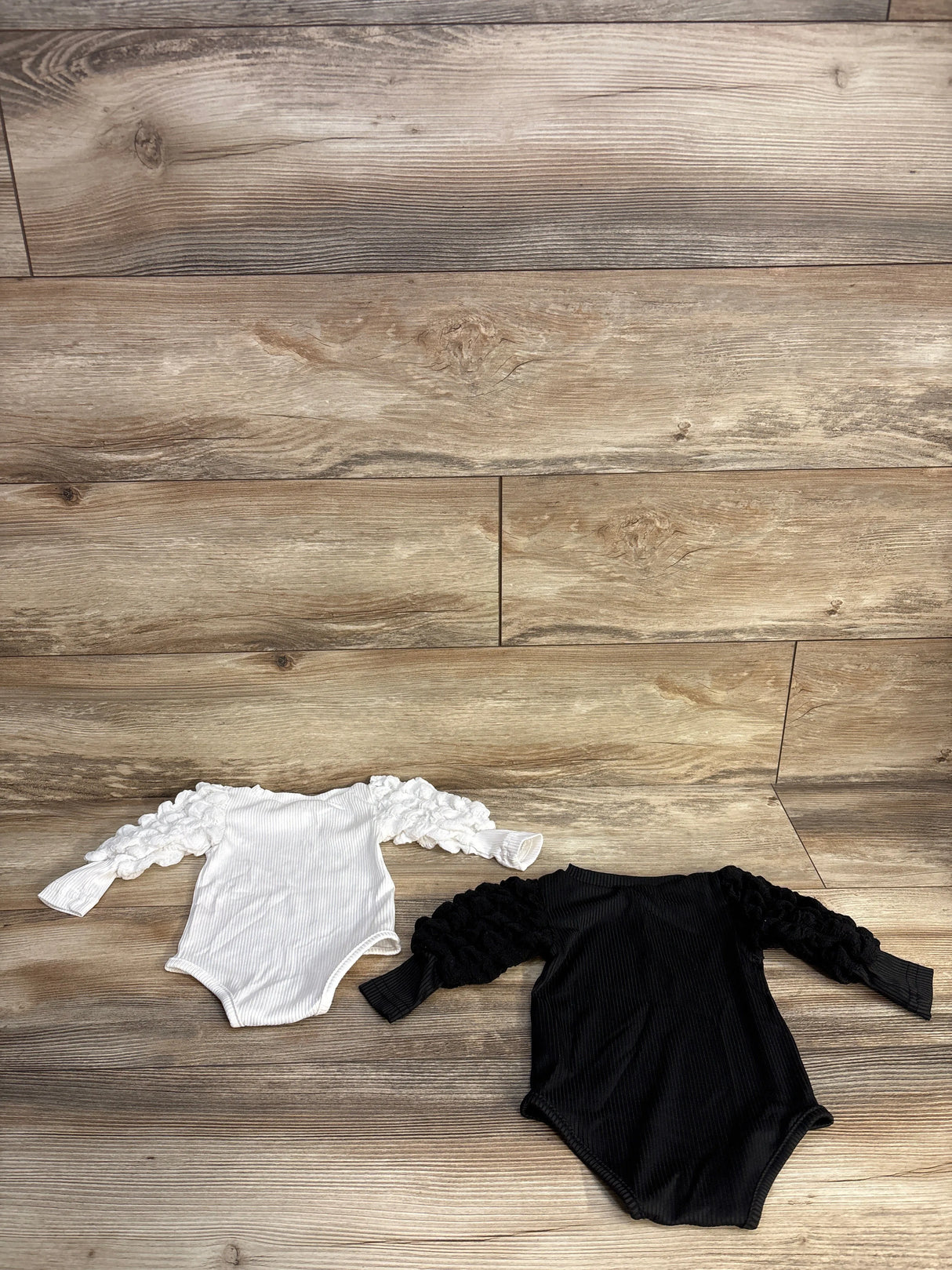 2pk Ribbed Puff Sleeve Bodysuit Black sz 6-9m